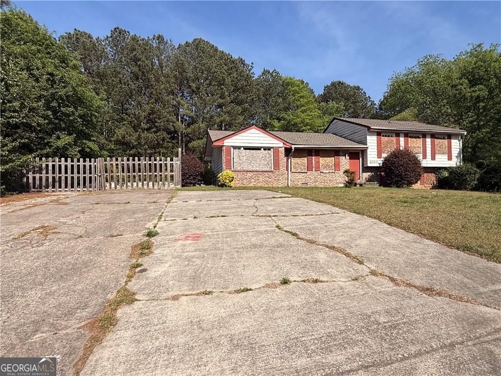 6750 Maddox Road Property Photo 2