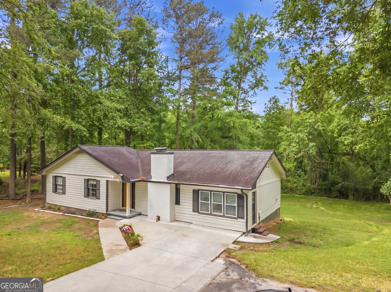 3186 White Road Ne Property Photo 1