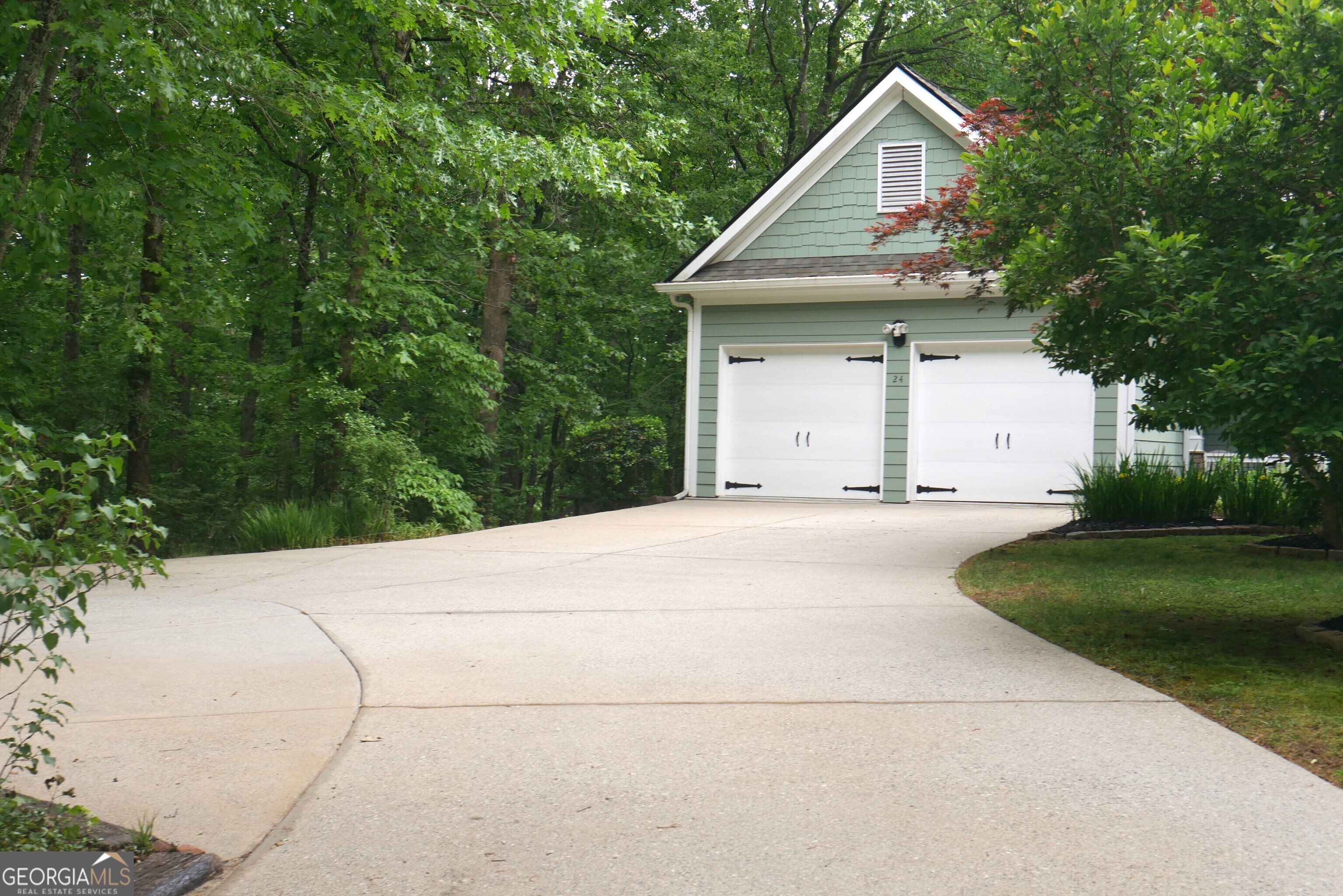 24 Lake Laurel Drive Property Photo 5