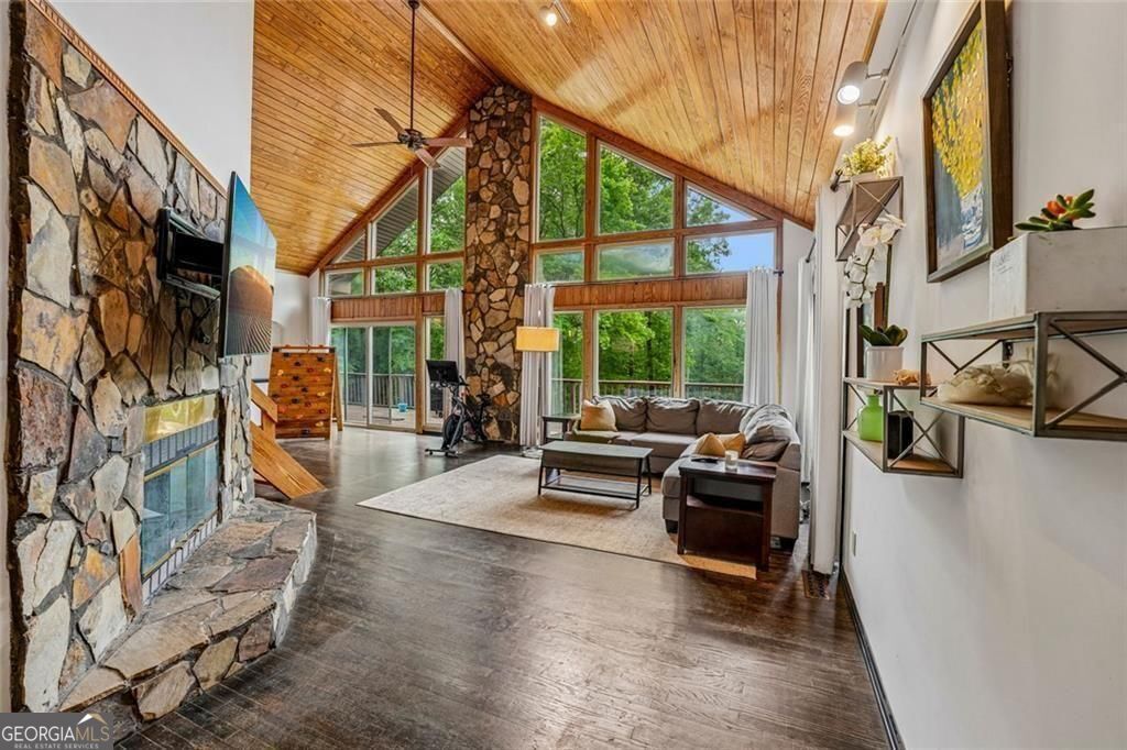 8137 Jenkins Road Property Photo 4