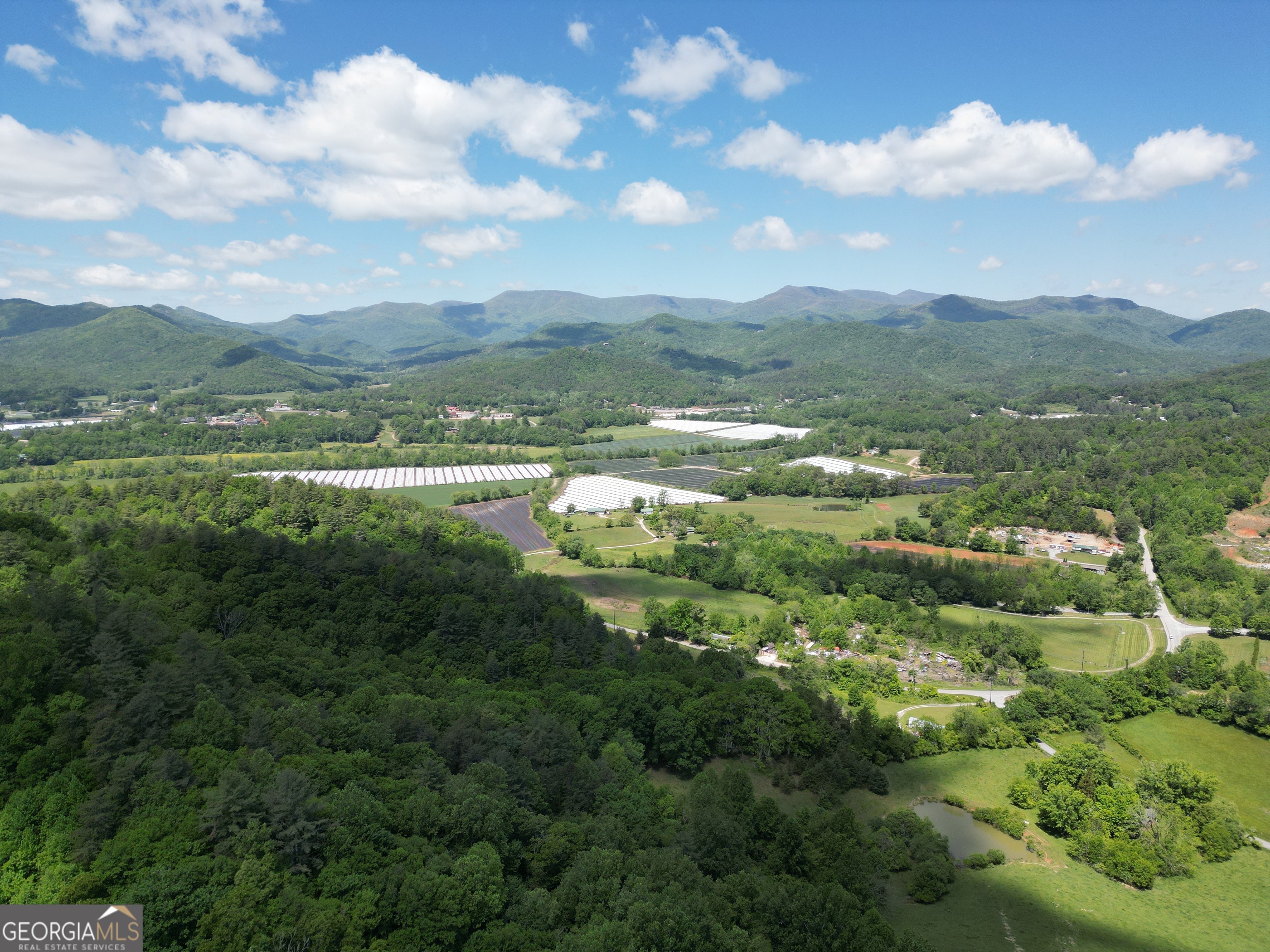 B Shake Hollow Property Photo 6