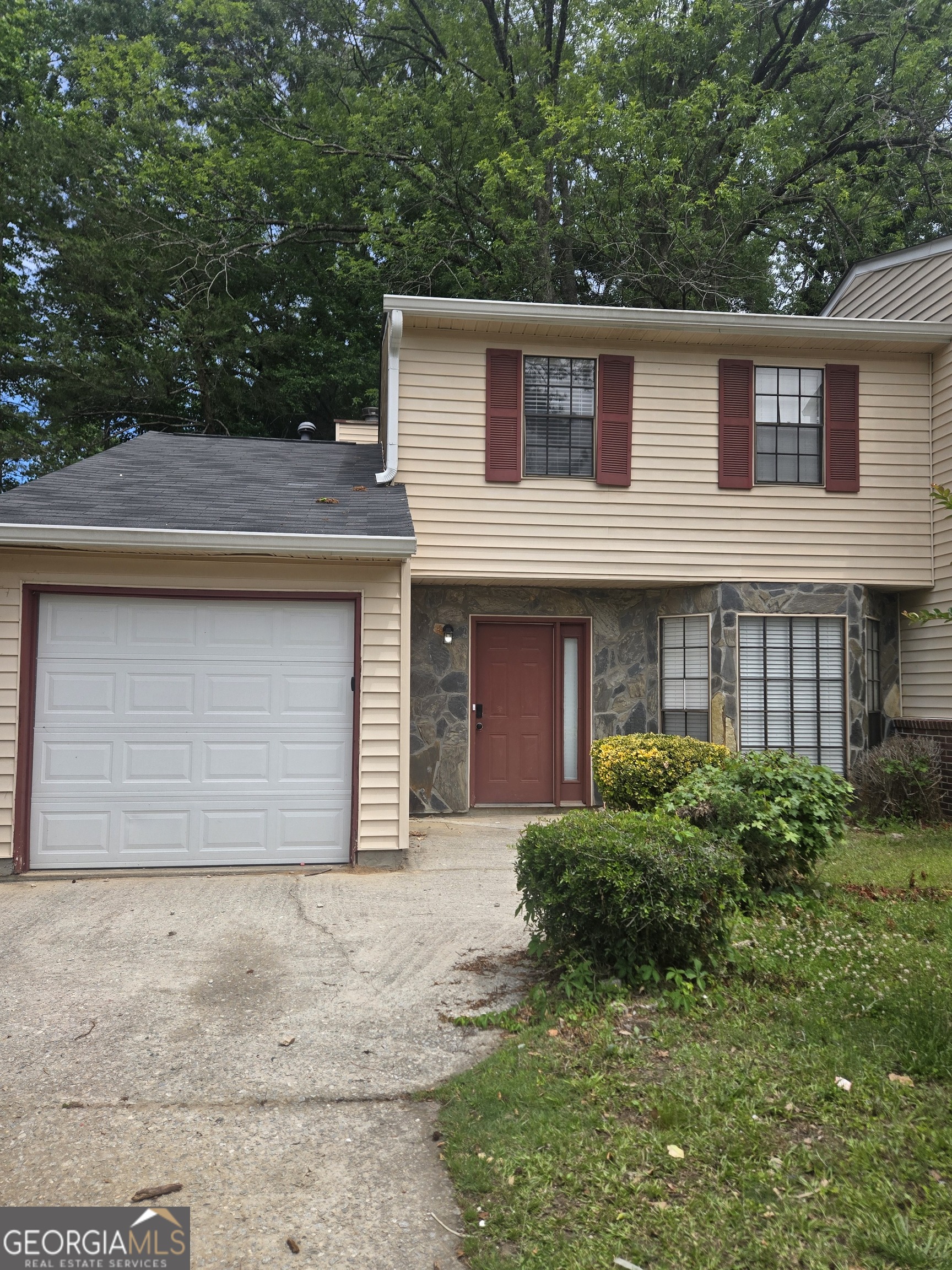 1004 Pine Tree Trail