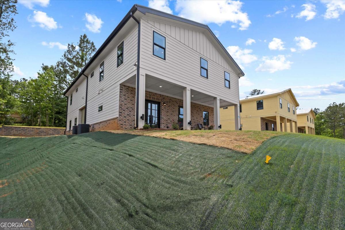 6852 Silver Maple Drive Property Photo 3