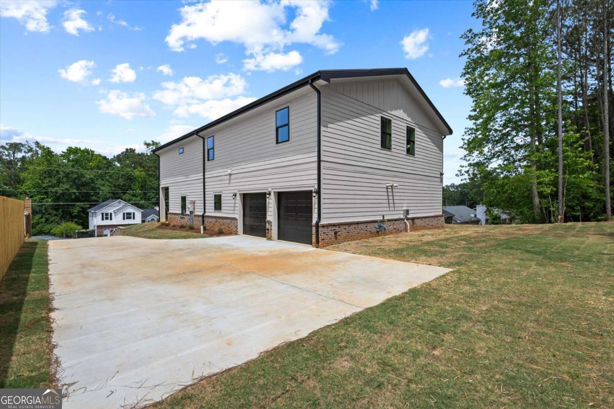 6852 Silver Maple Drive Property Photo 4