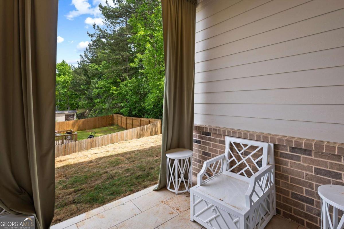 6852 Silver Maple Drive Property Photo 7