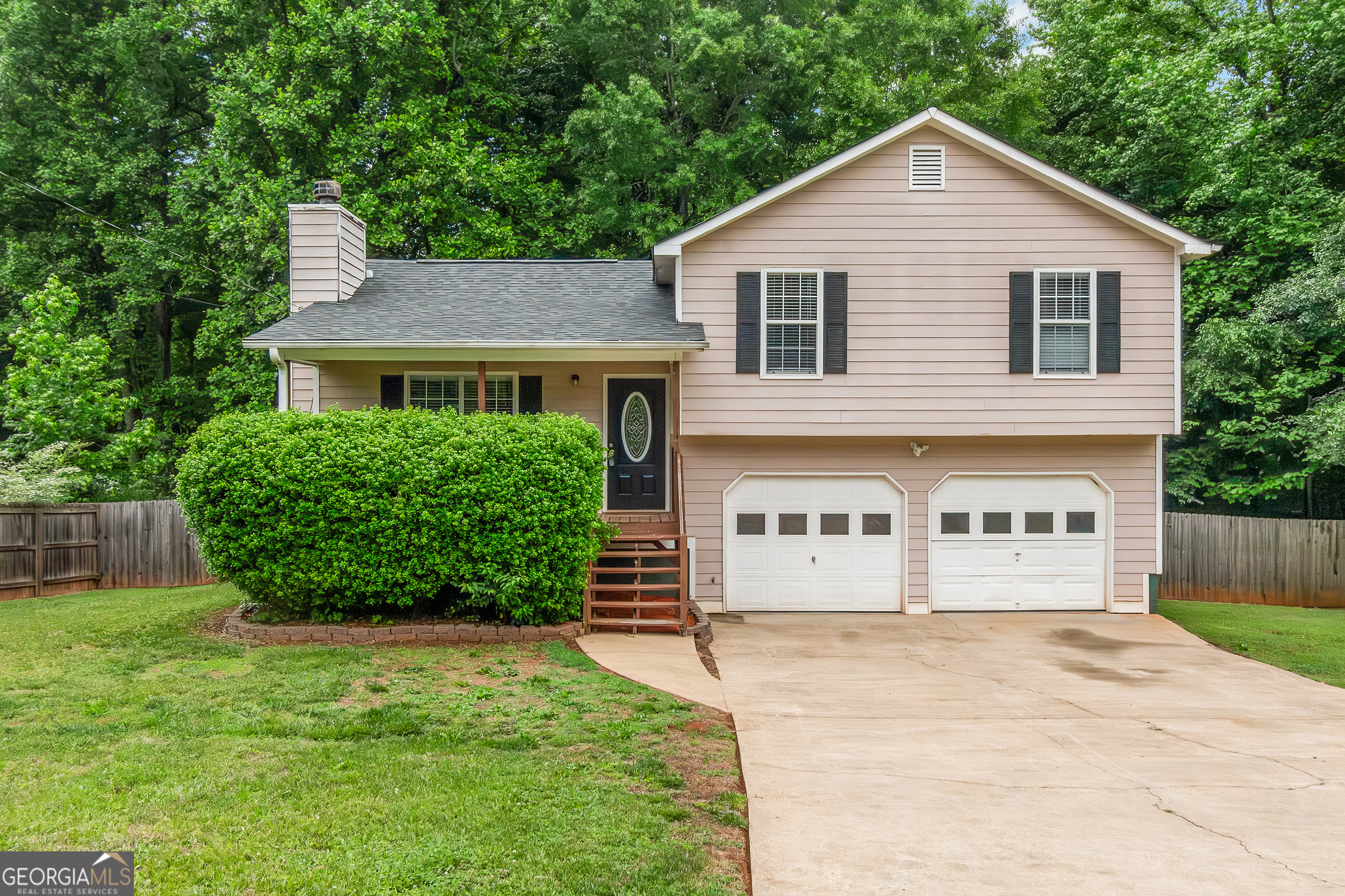 564 Rustin Drive Property Photo 2
