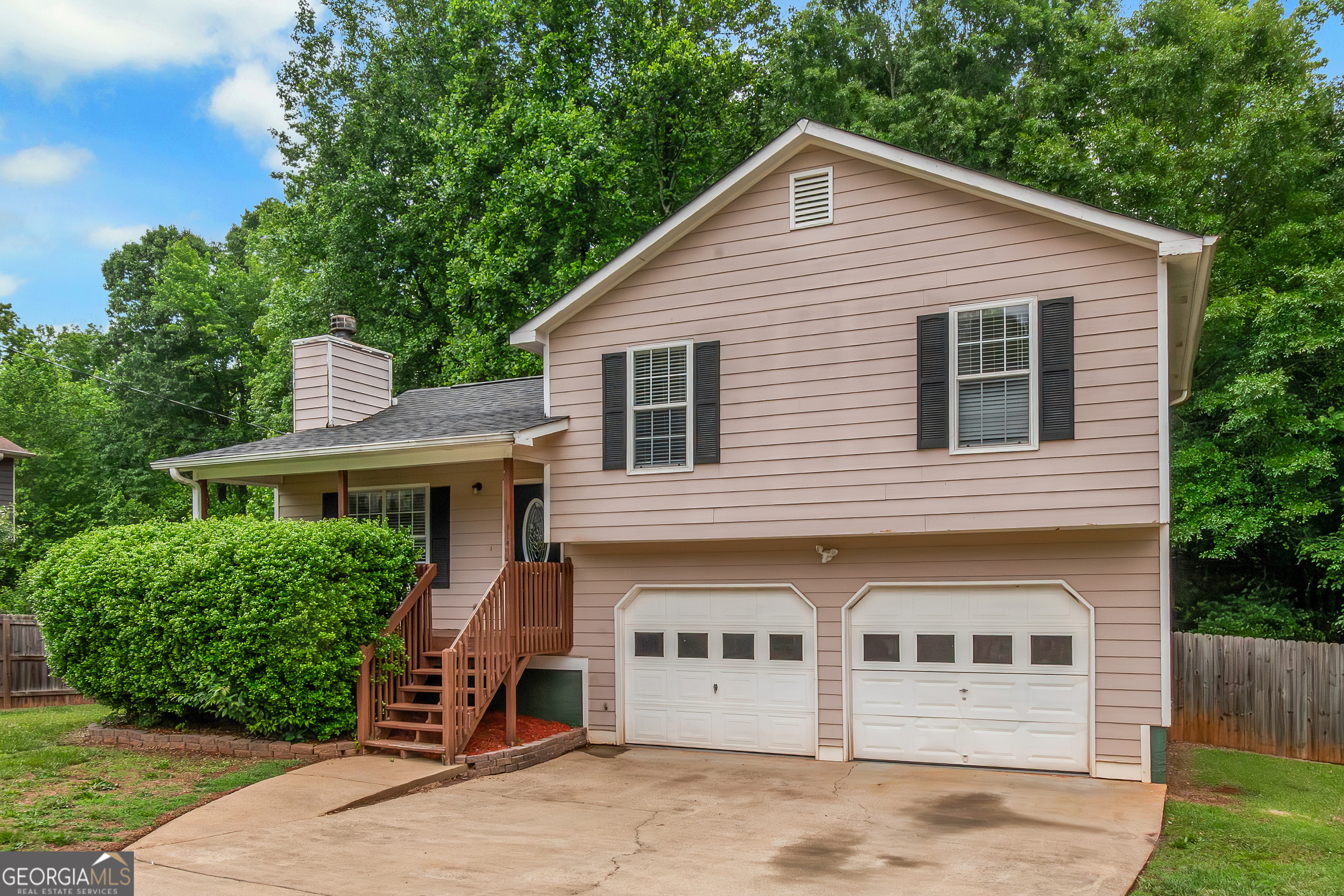 564 Rustin Drive Property Photo 3