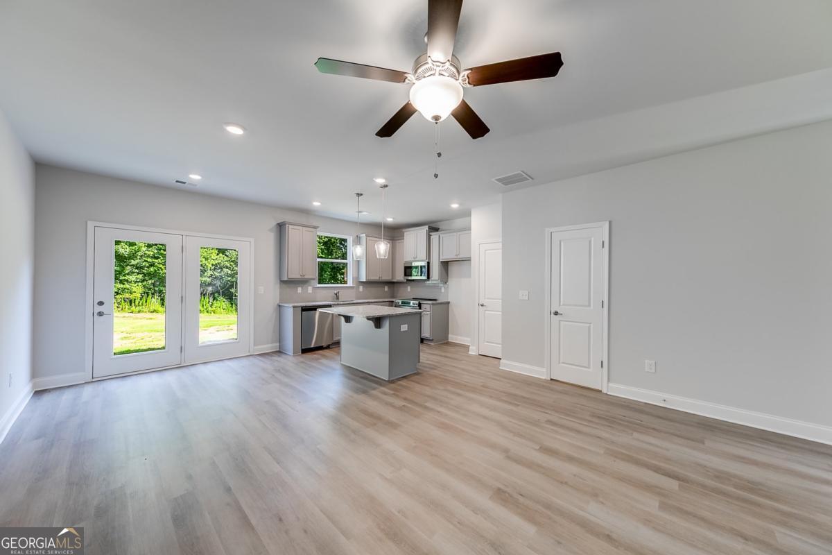 117 Greenview Court Property Photo 8