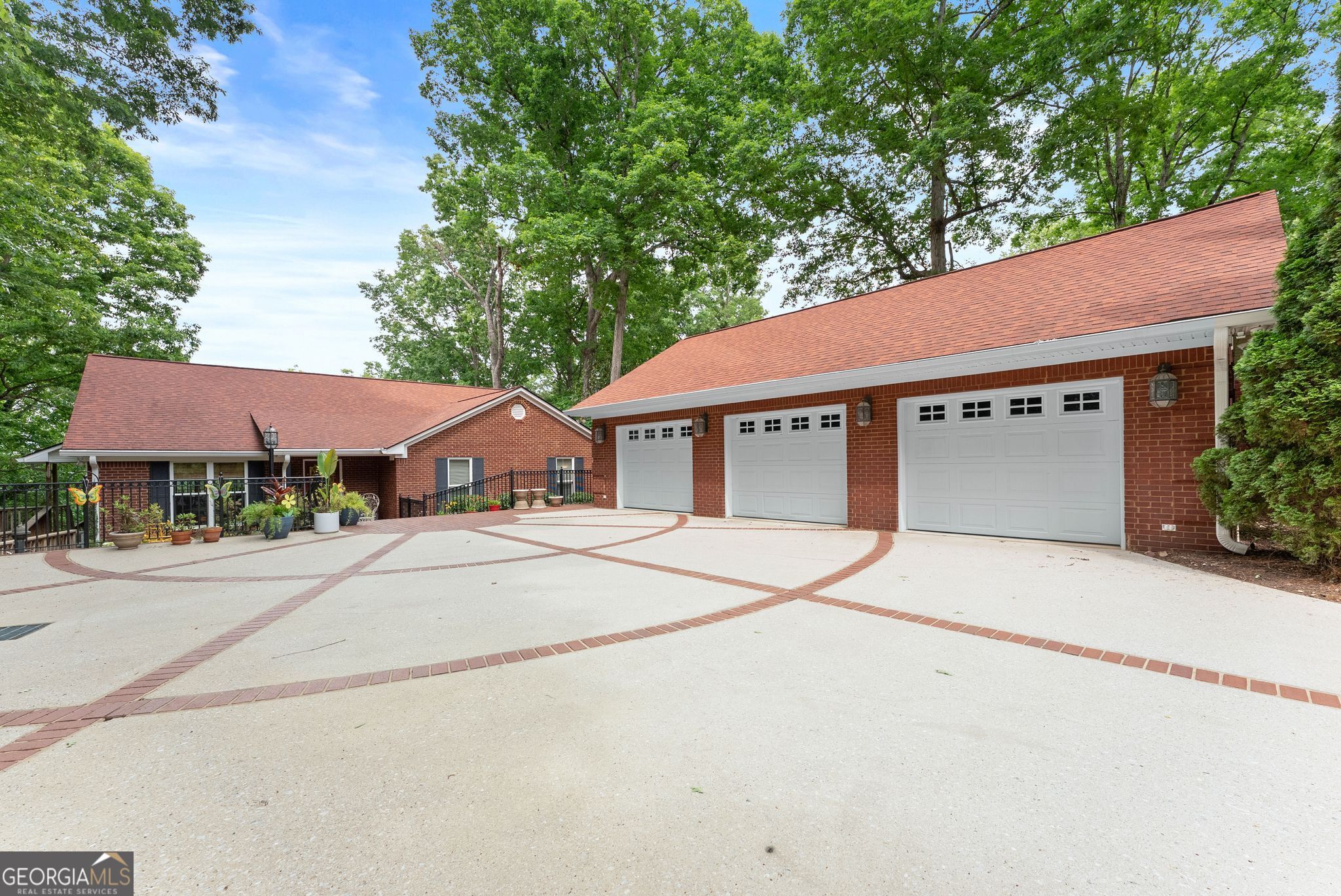 2740 Northlake Road Property Photo 1
