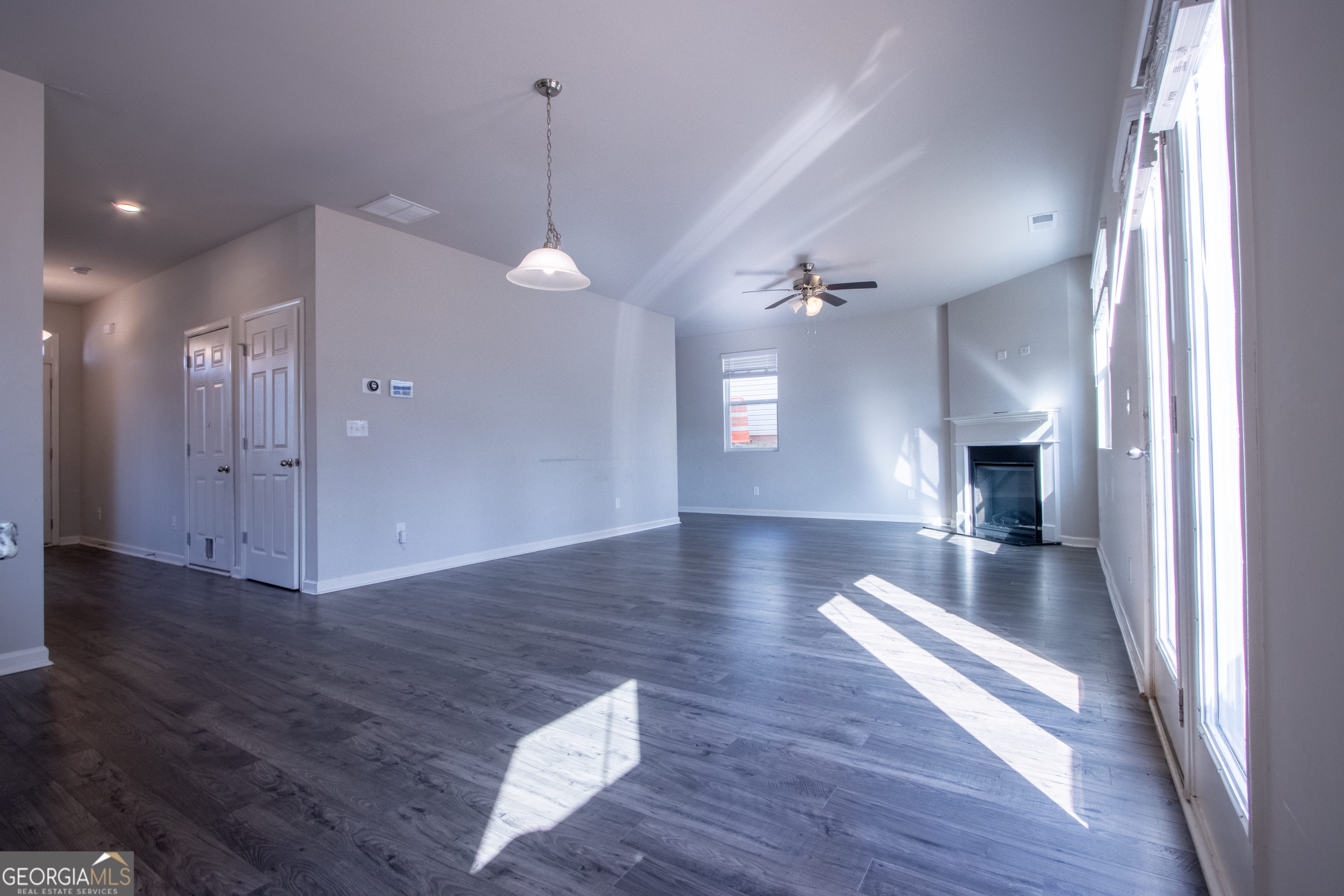 325 Park West Boulevard Property Photo 10