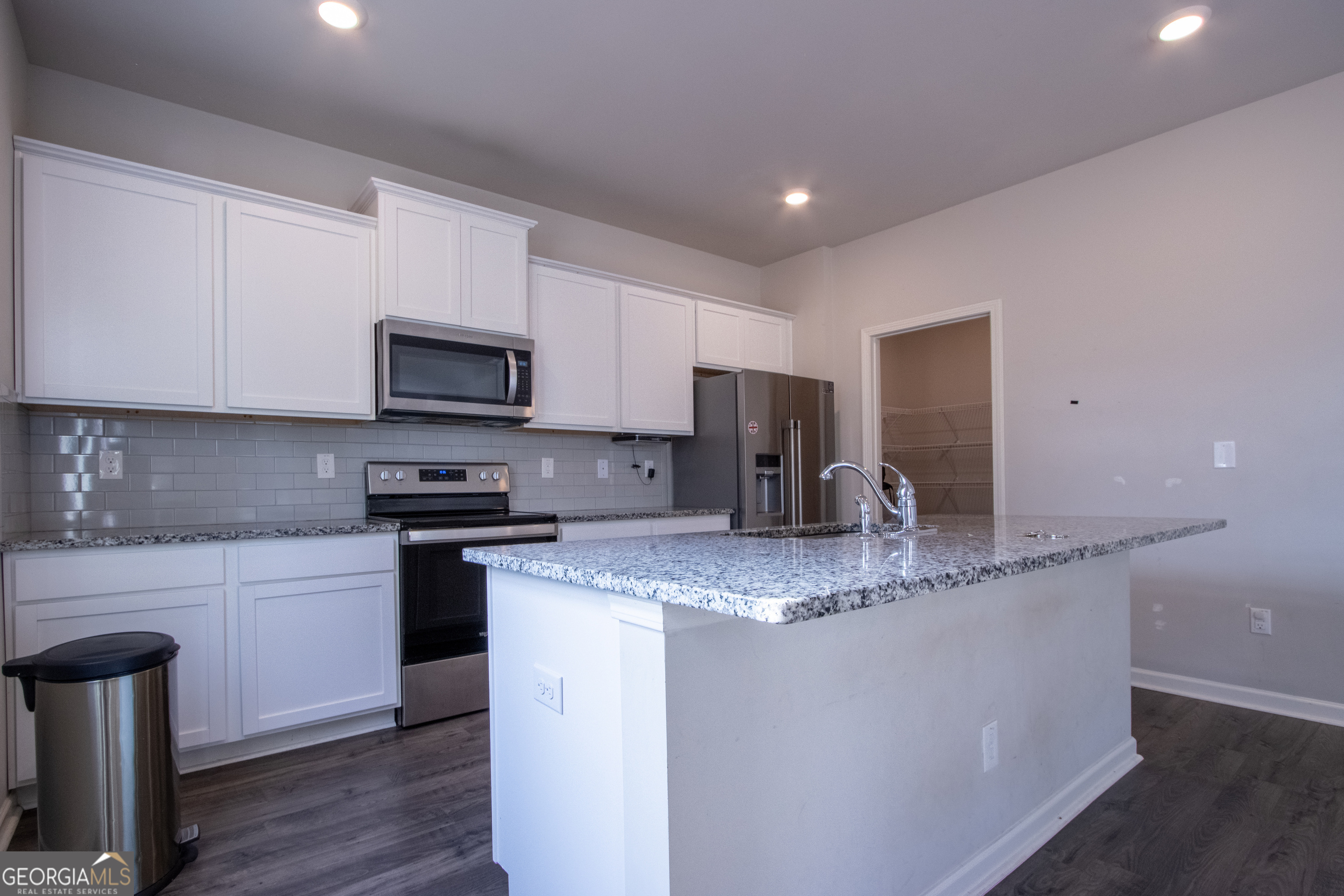 325 Park West Boulevard Property Photo 11