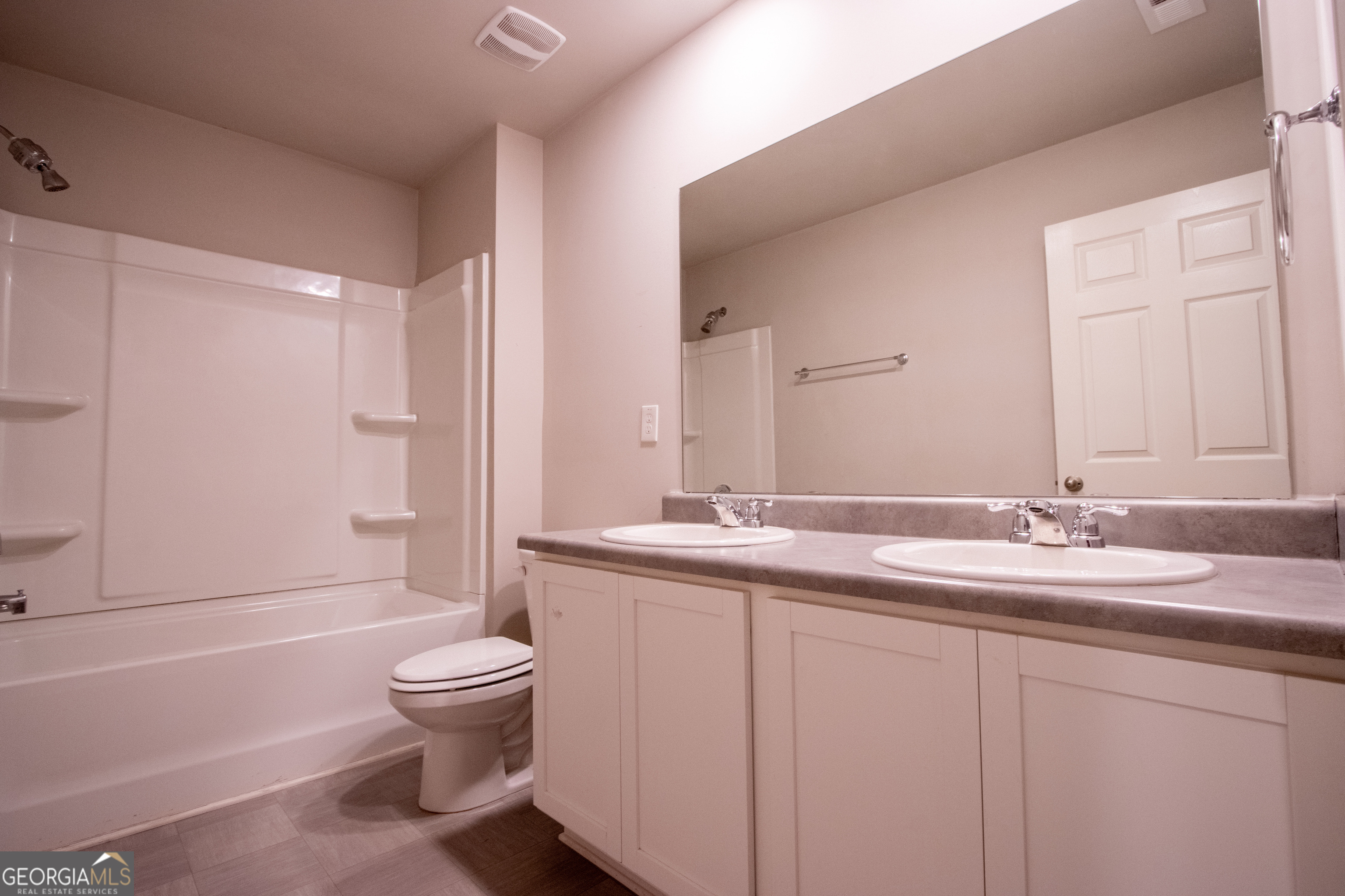 325 Park West Boulevard Property Photo 15