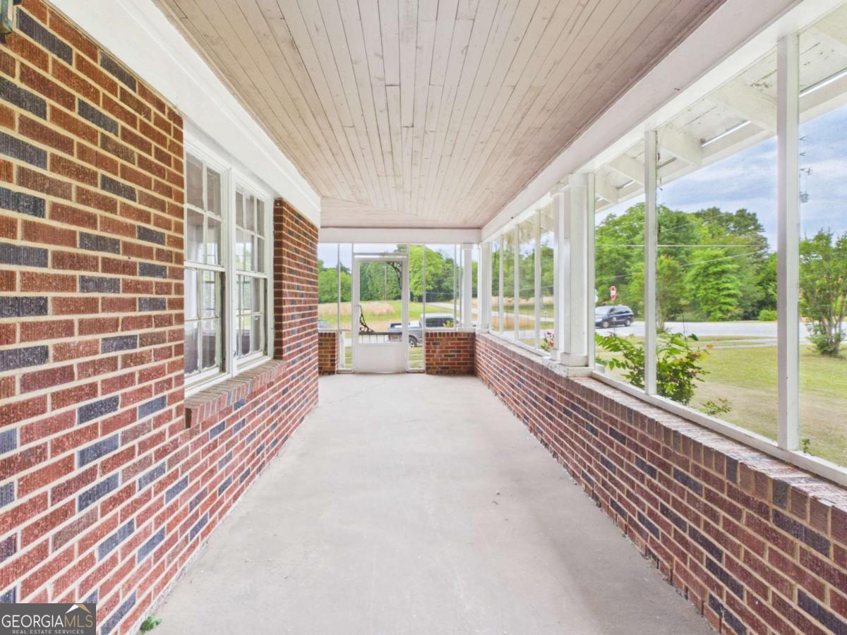 1600 Mcnutt Creek Road Property Photo 2