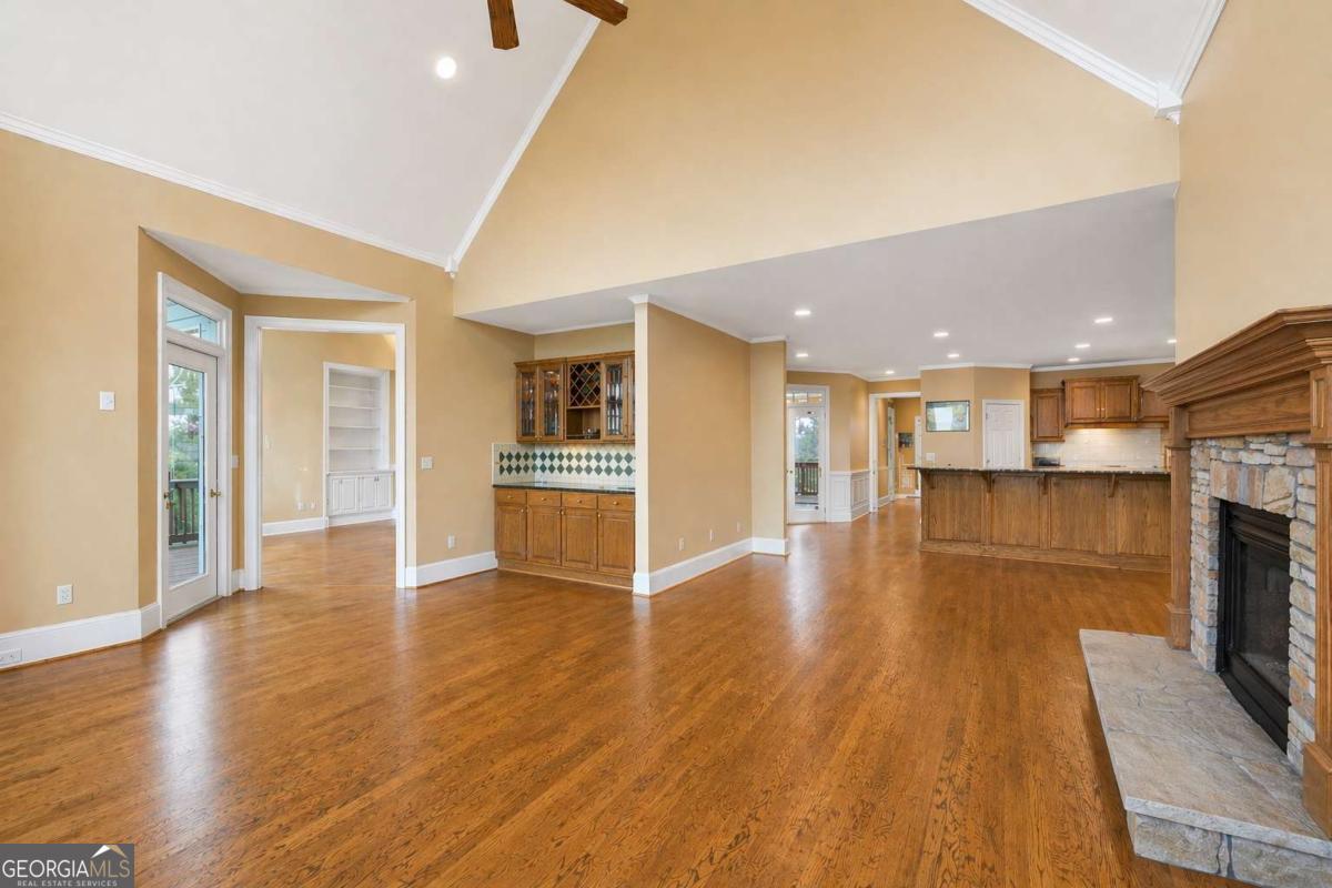 352 Sanderlin Mtn Drive Property Photo 6