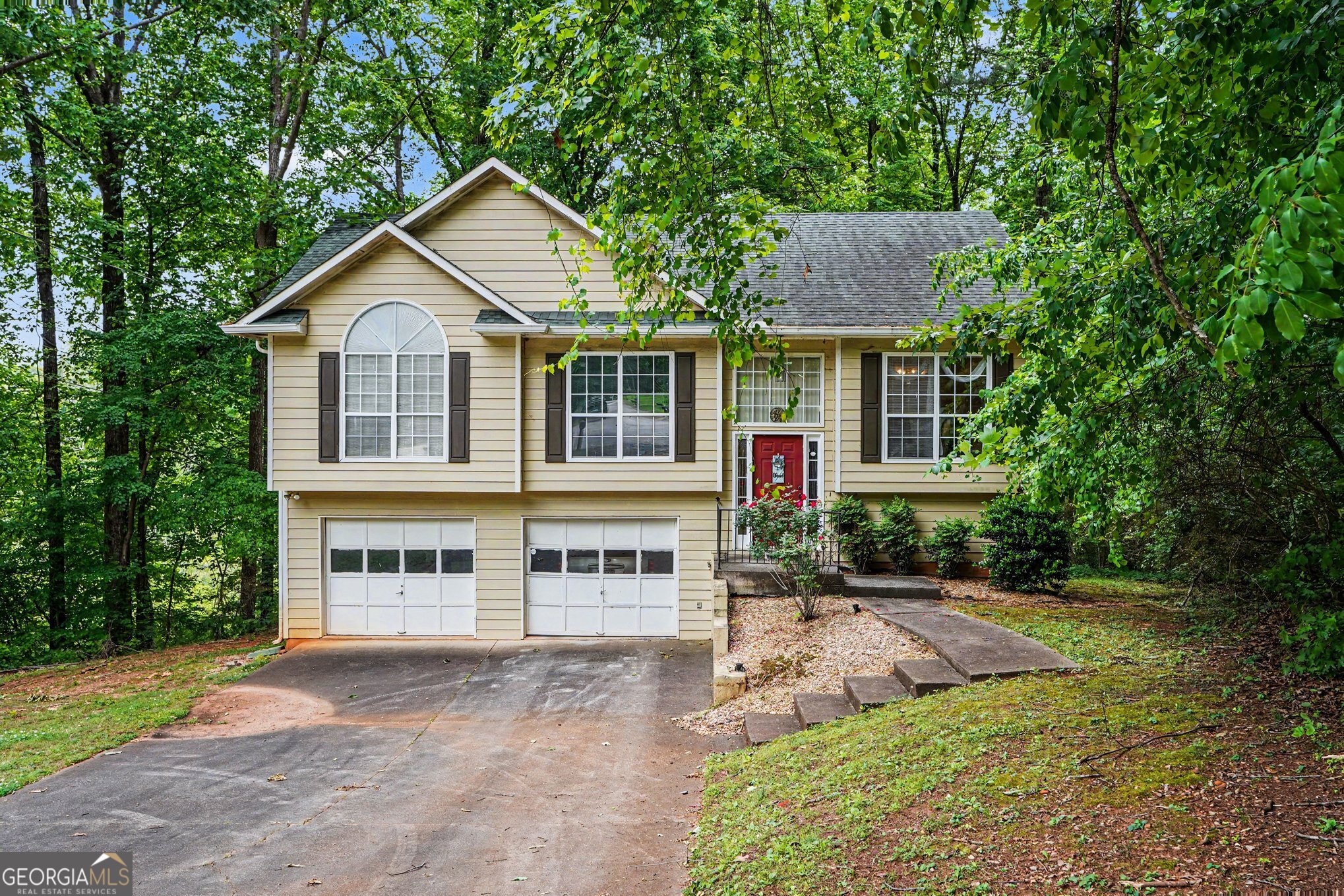 130 Bobolink Drive Property Photo 1