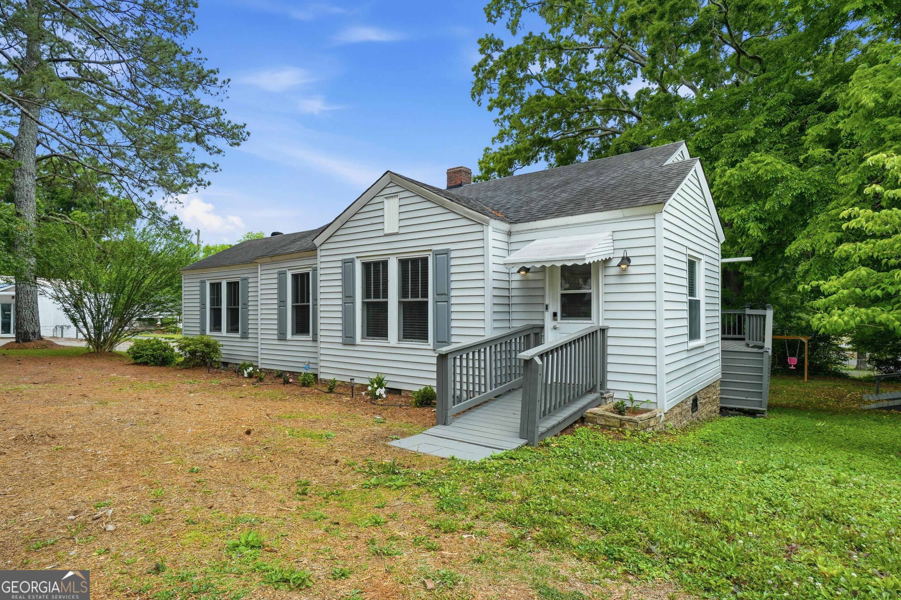 3022 Maple Road Se Property Photo 1