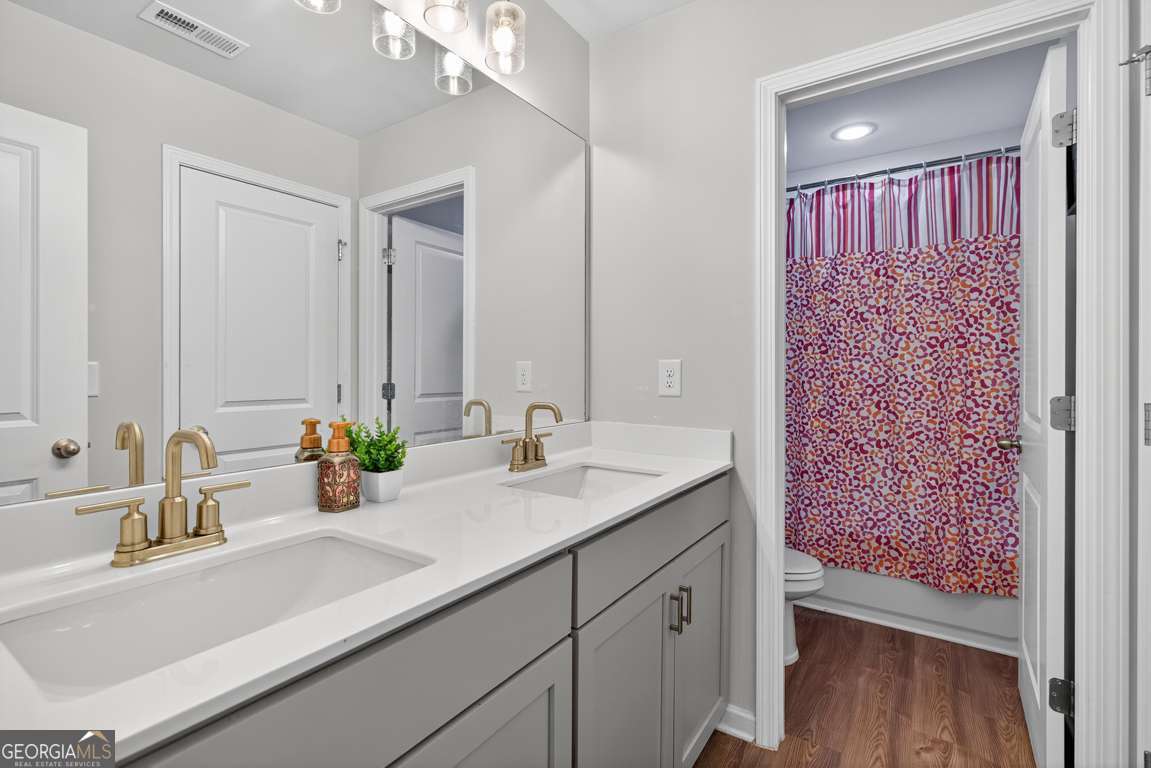 140 Camdale Court Property Photo 28