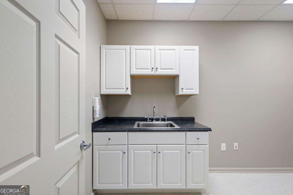 6 Jefferson Parkway Suite D Property Photo 4
