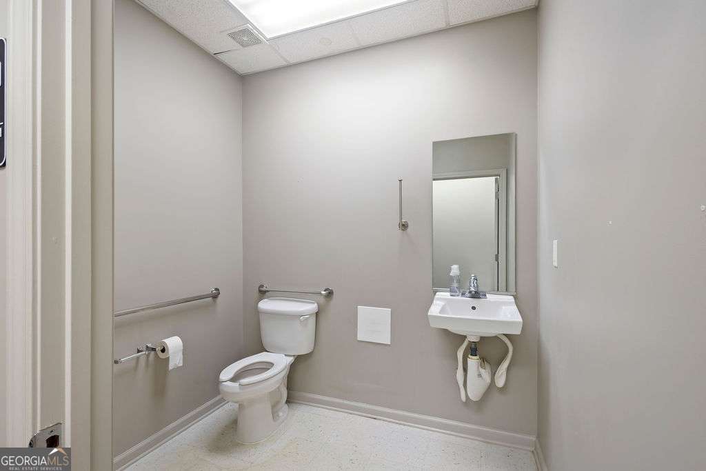 6 Jefferson Parkway Suite D Property Photo 5