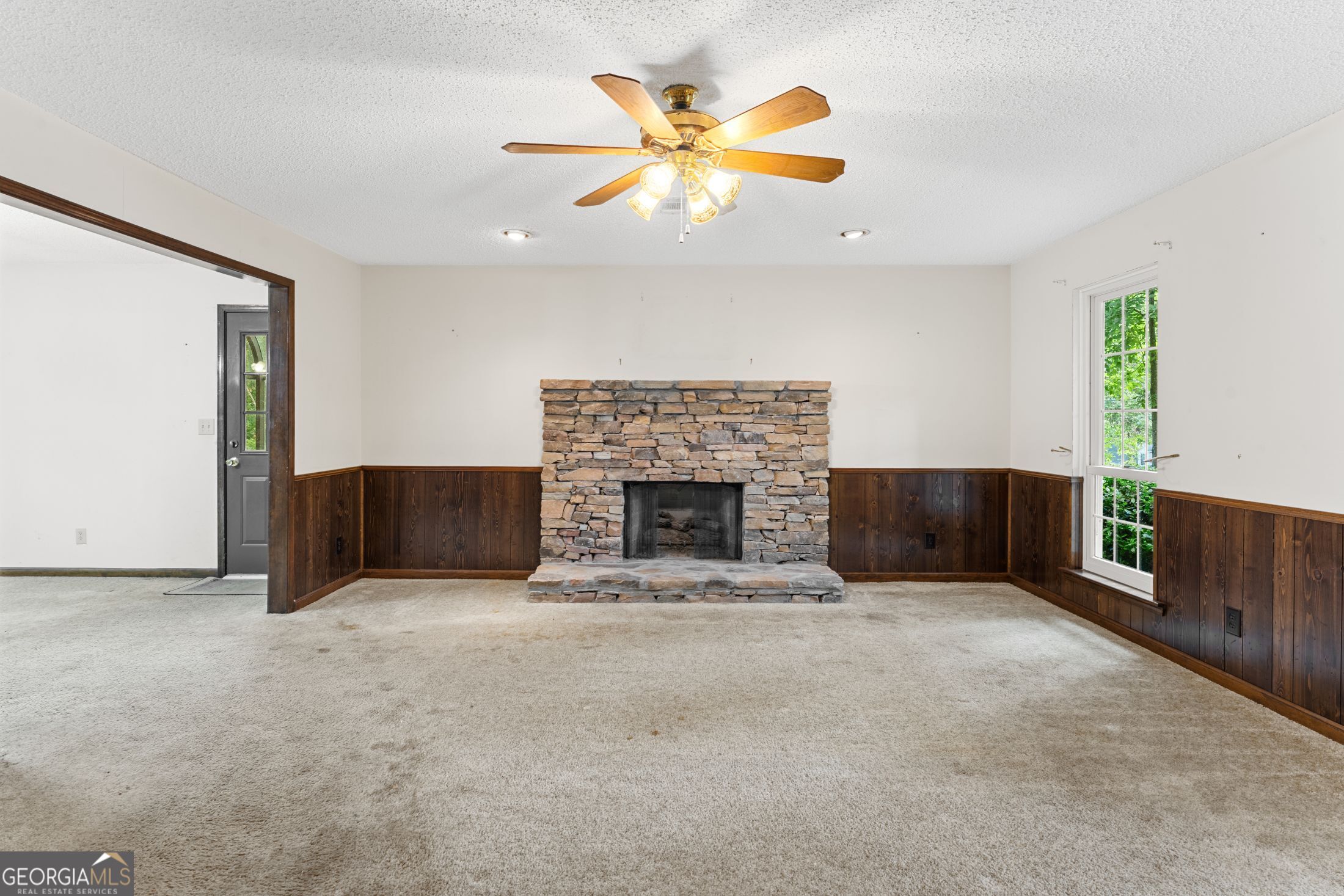 2498 Forestdale Drive Property Photo 4