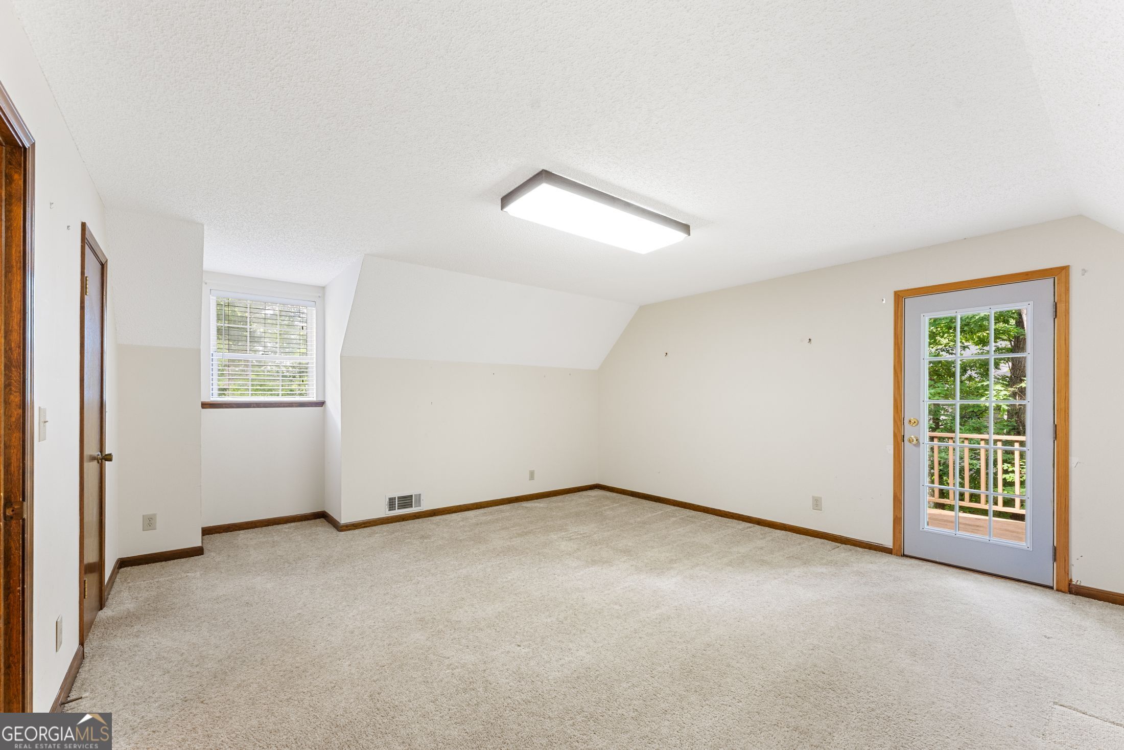 2498 Forestdale Drive Property Photo 9