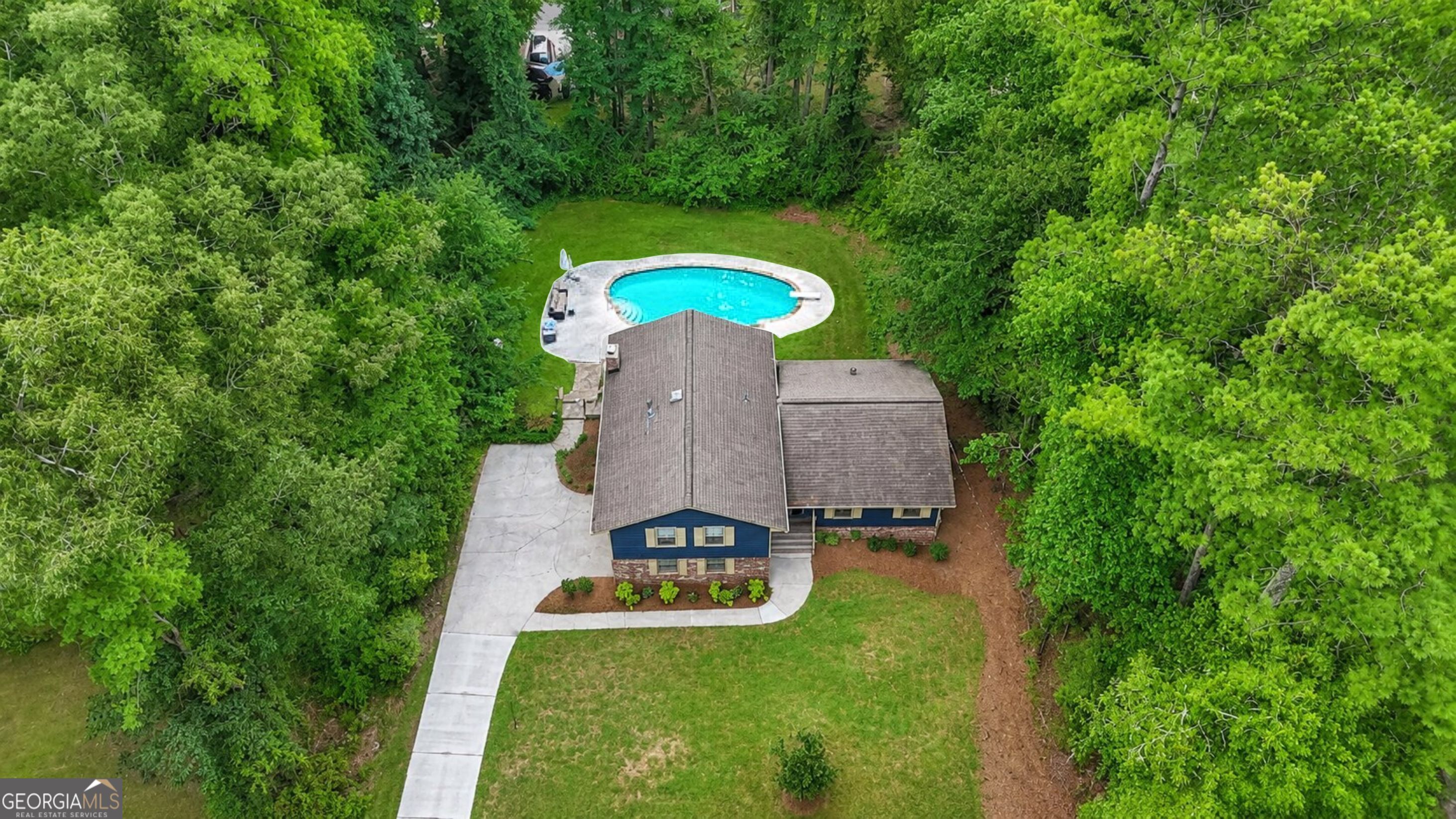 2711 Georgian Court Property Photo 1