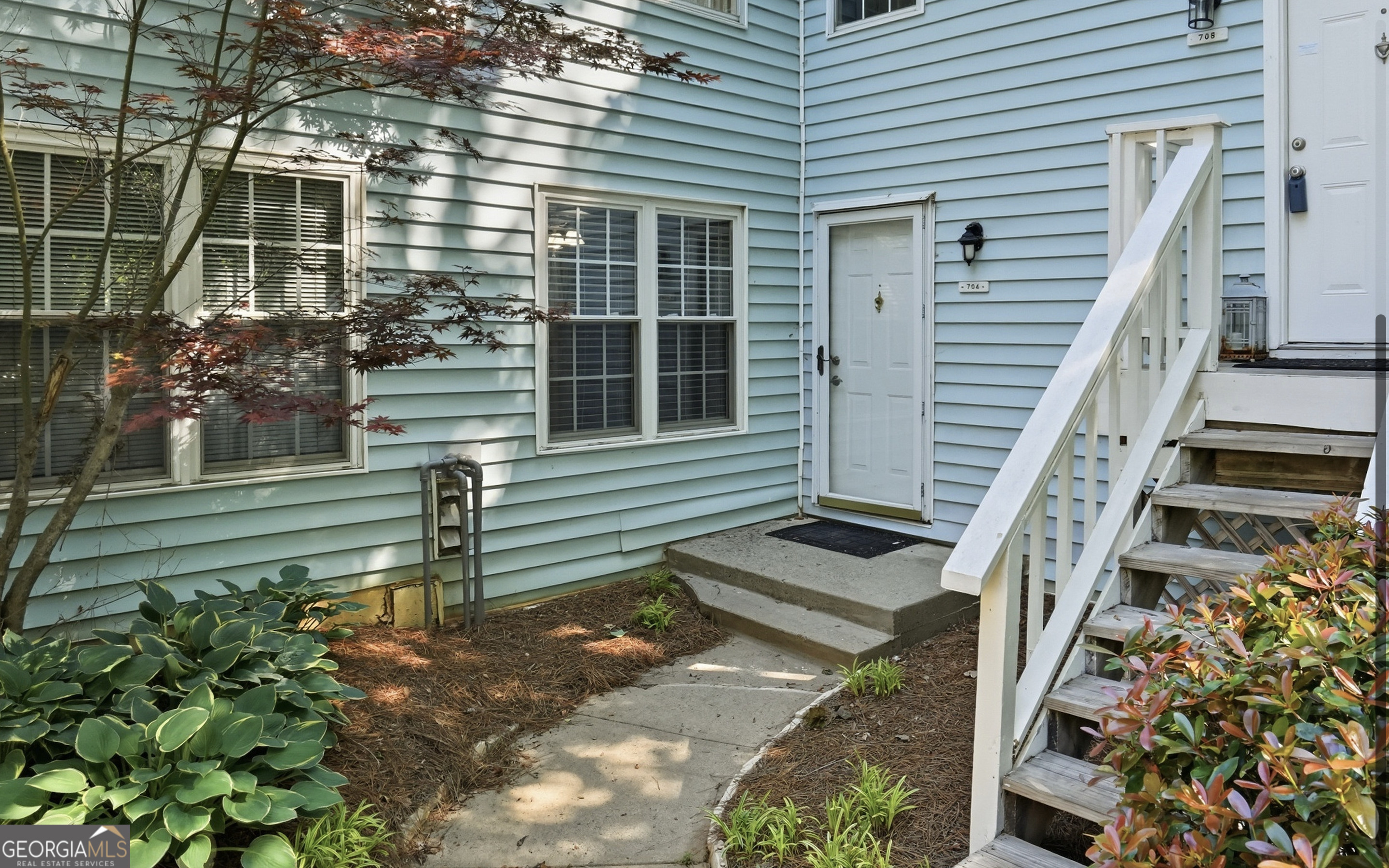 704 Glenleaf Drive Property Photo 2