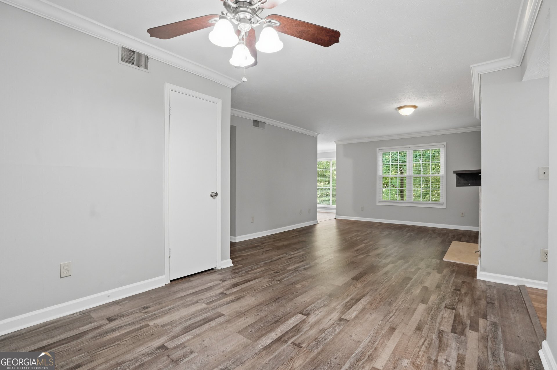 704 Glenleaf Drive Property Photo 4