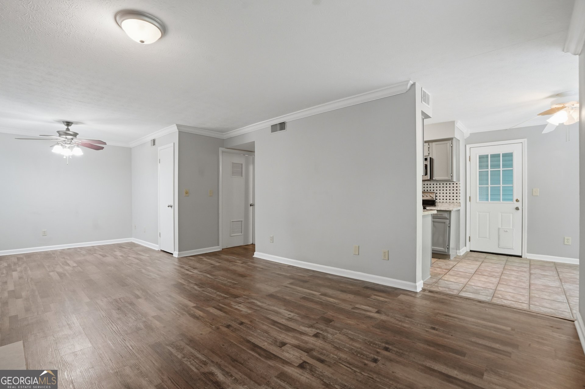 704 Glenleaf Drive Property Photo 8