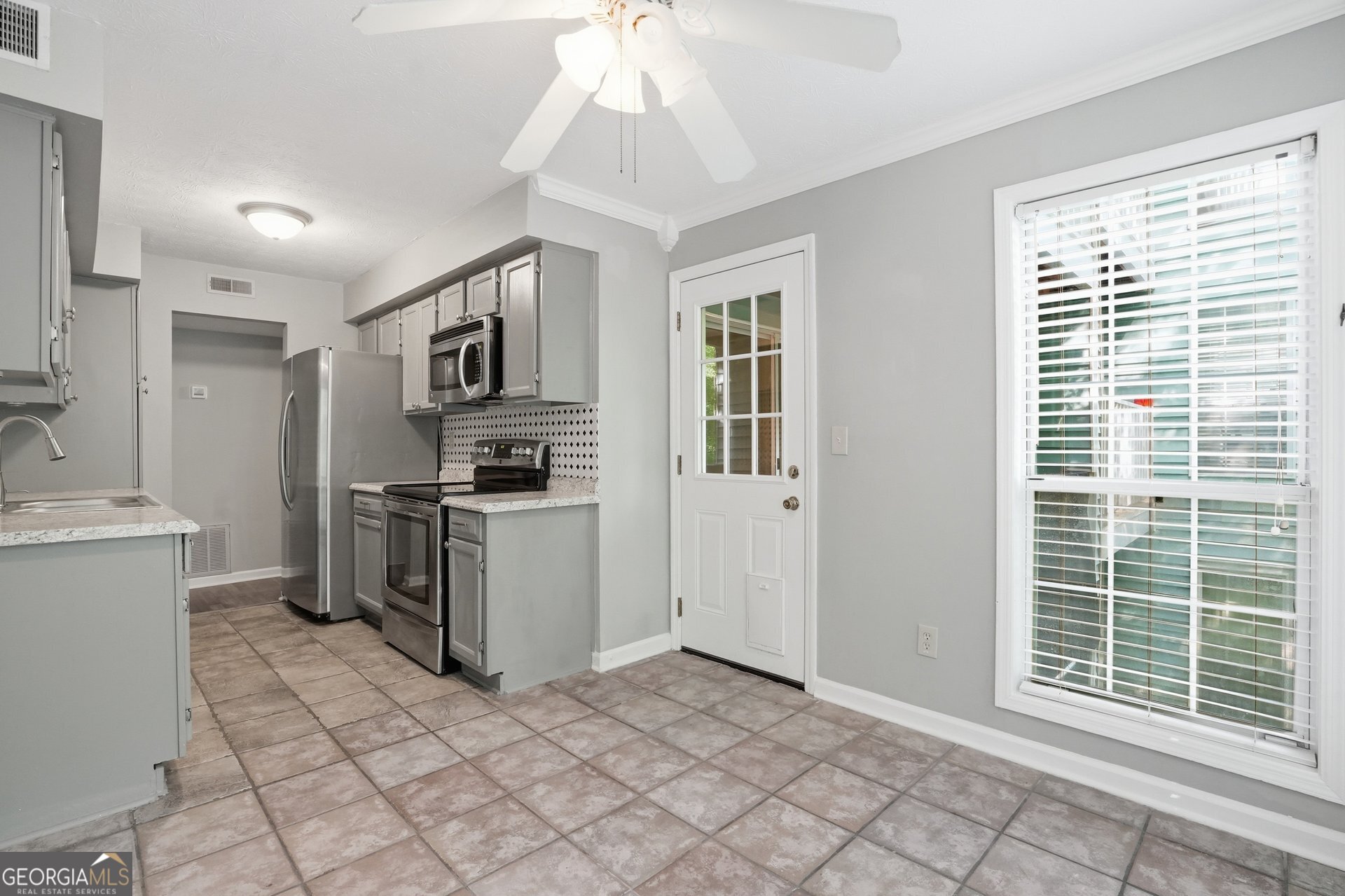 704 Glenleaf Drive Property Photo 10