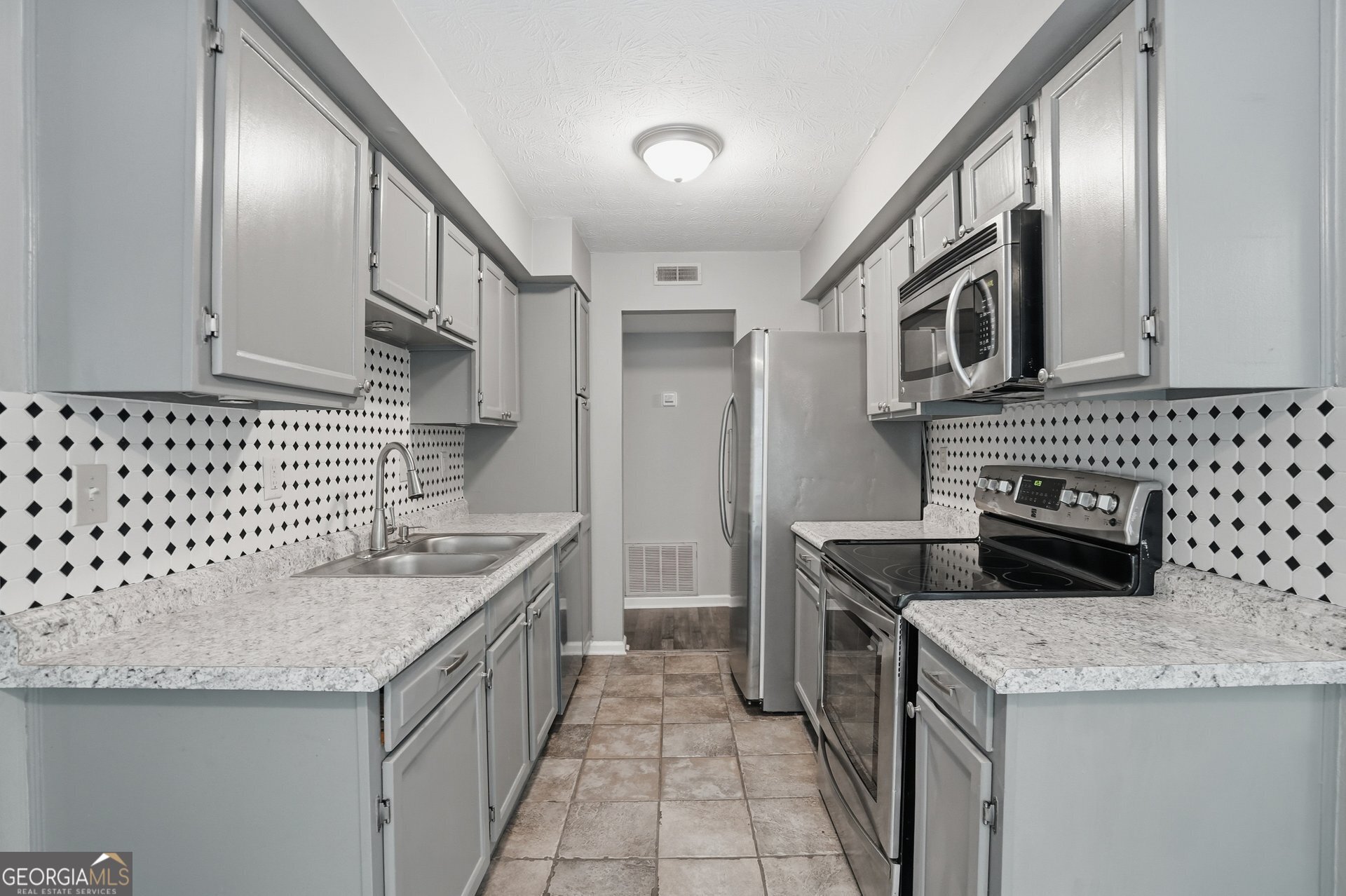 704 Glenleaf Drive Property Photo 11