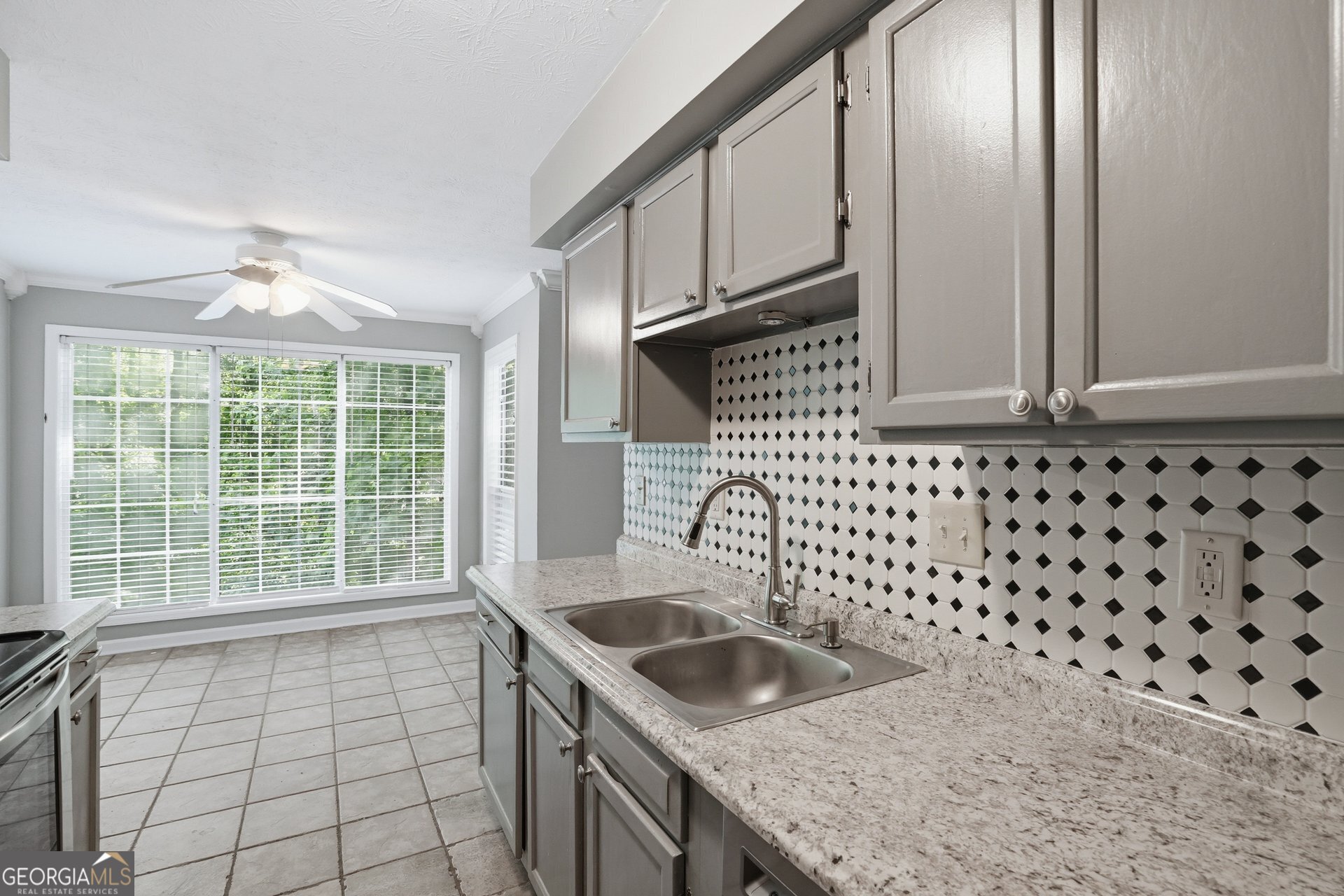 704 Glenleaf Drive Property Photo 12