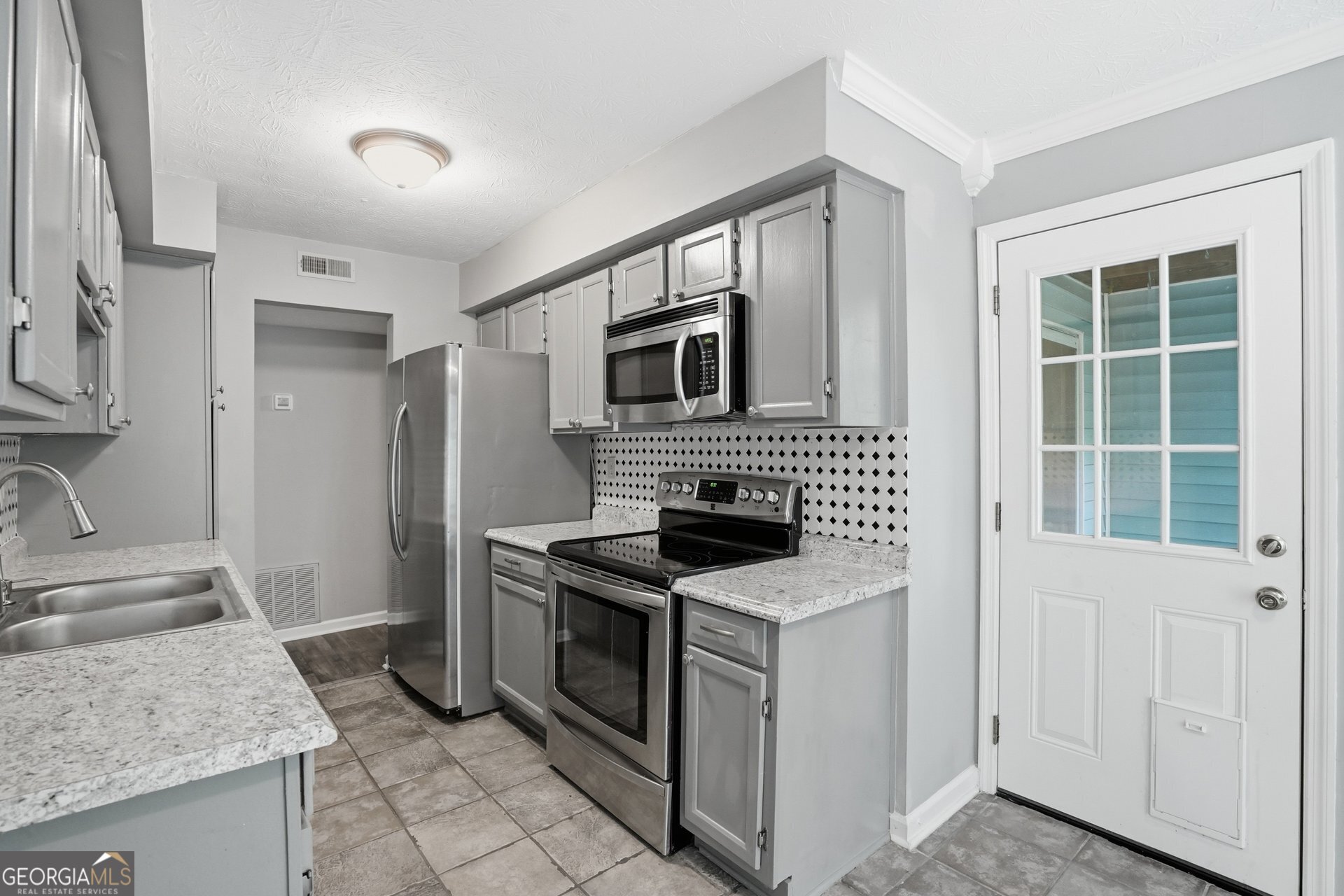704 Glenleaf Drive Property Photo 13