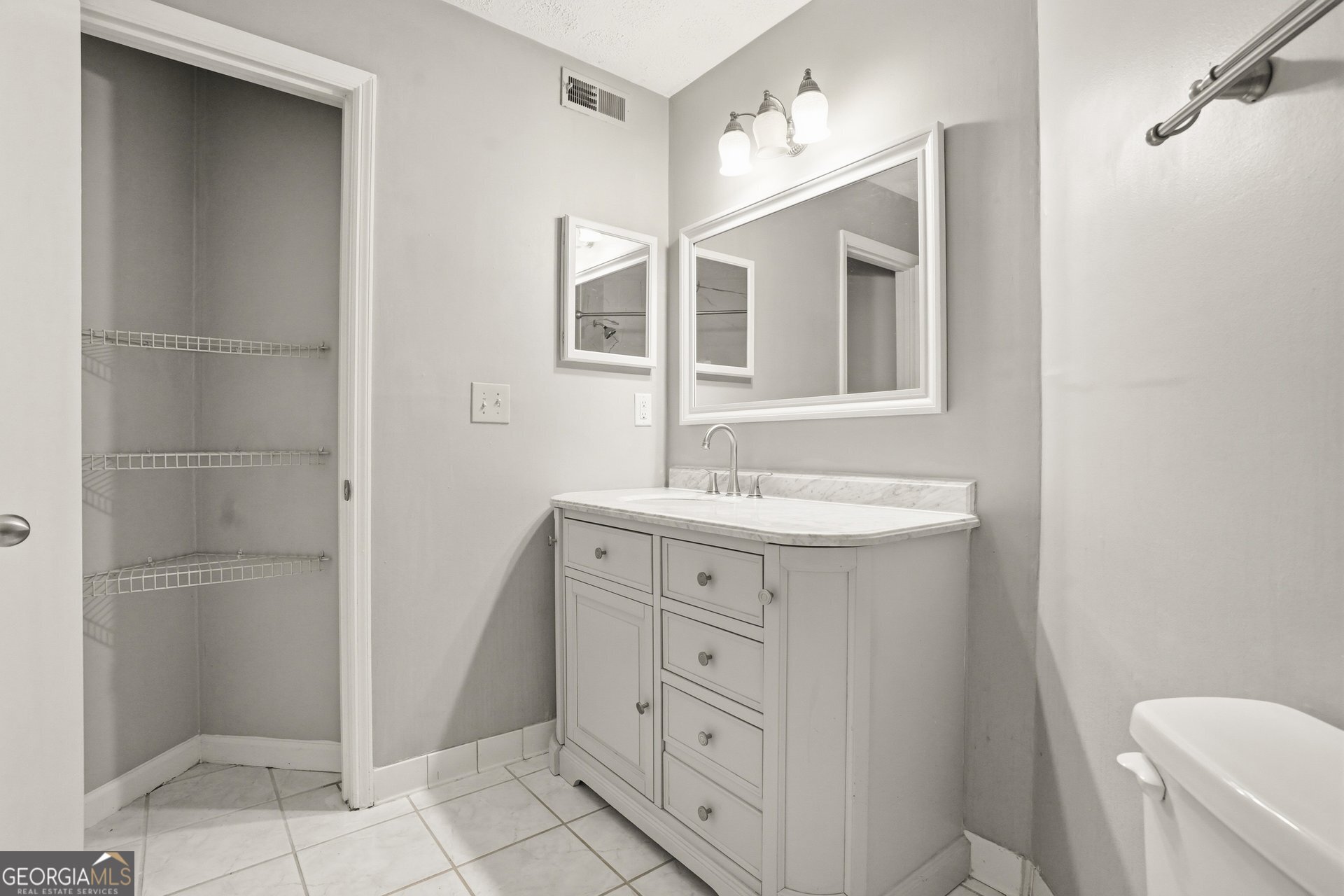 704 Glenleaf Drive Property Photo 22