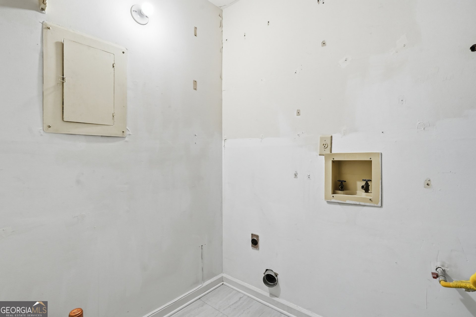 704 Glenleaf Drive Property Photo 24