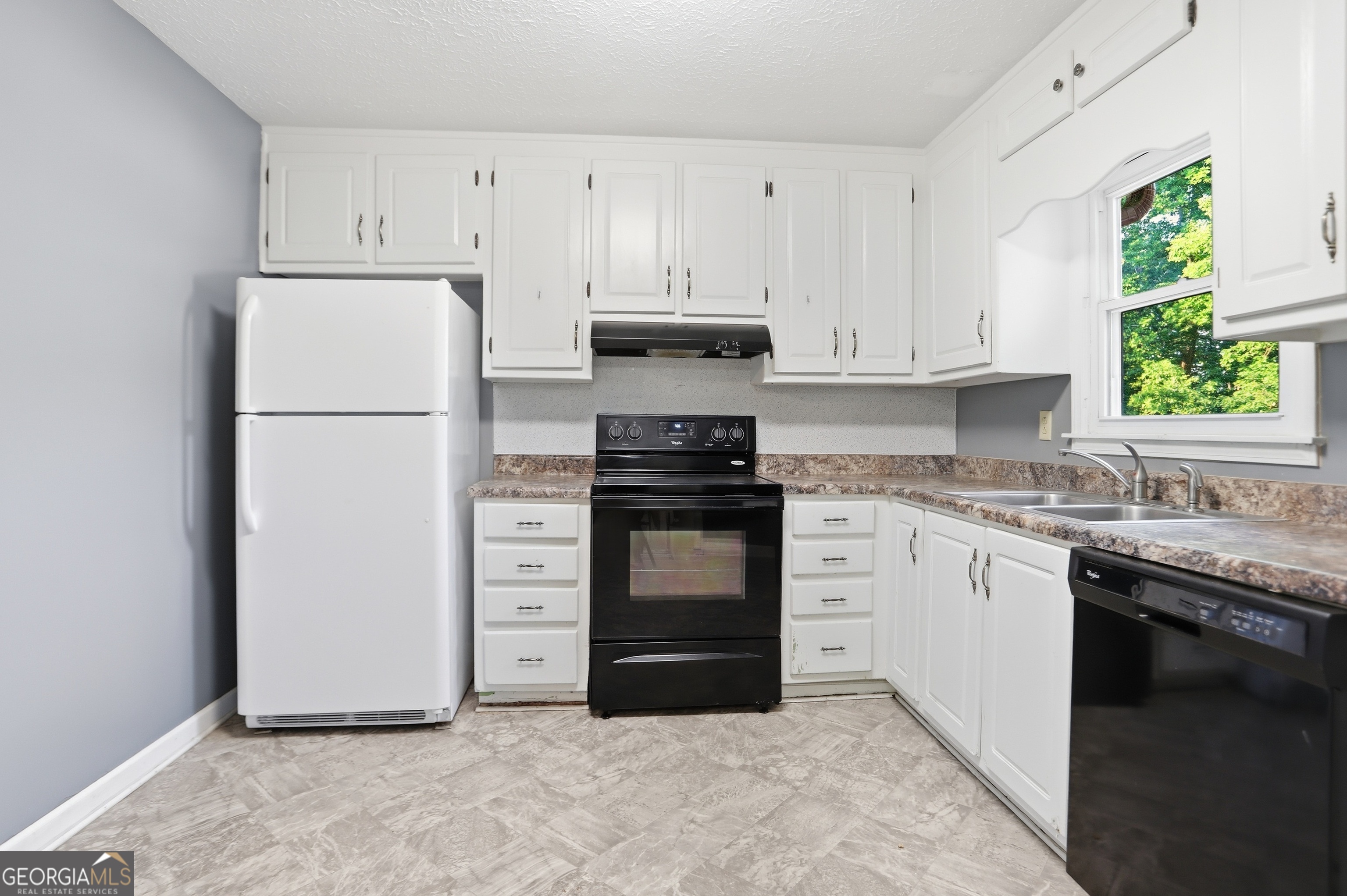 6742 Kellogg Drive Property Photo 2