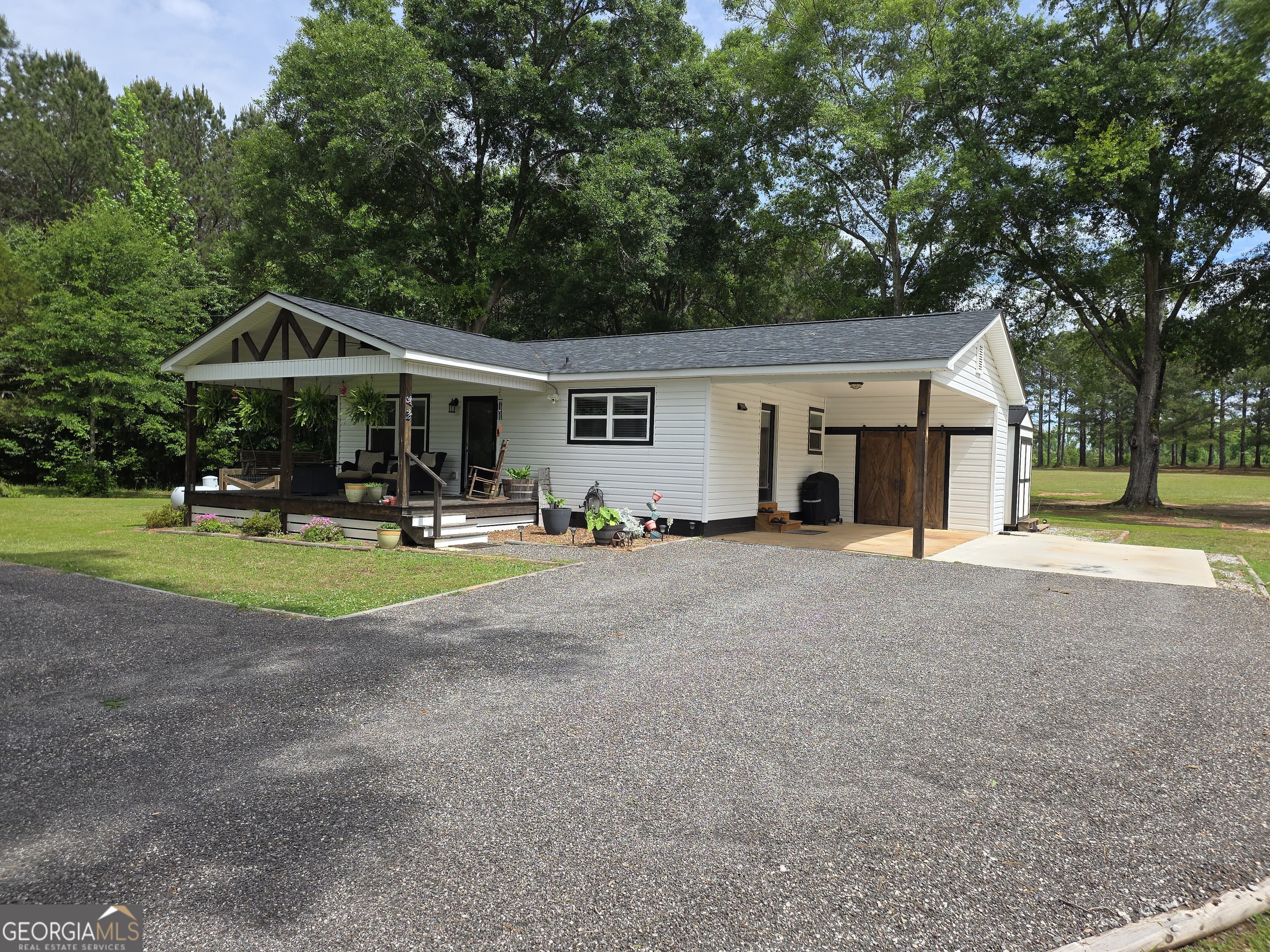 395 E Milner Road Property Photo 1