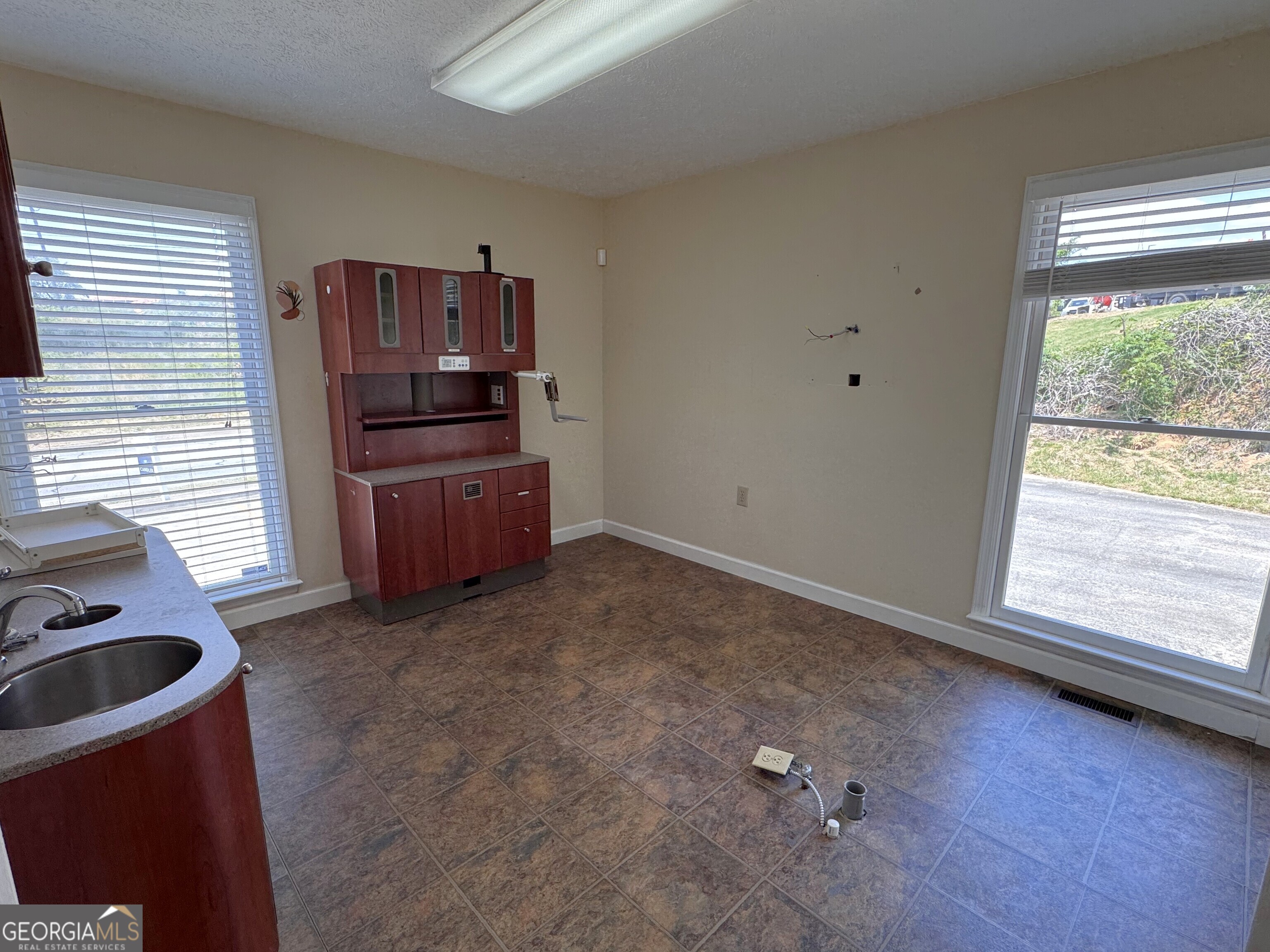 471 S Main Street Property Photo 6