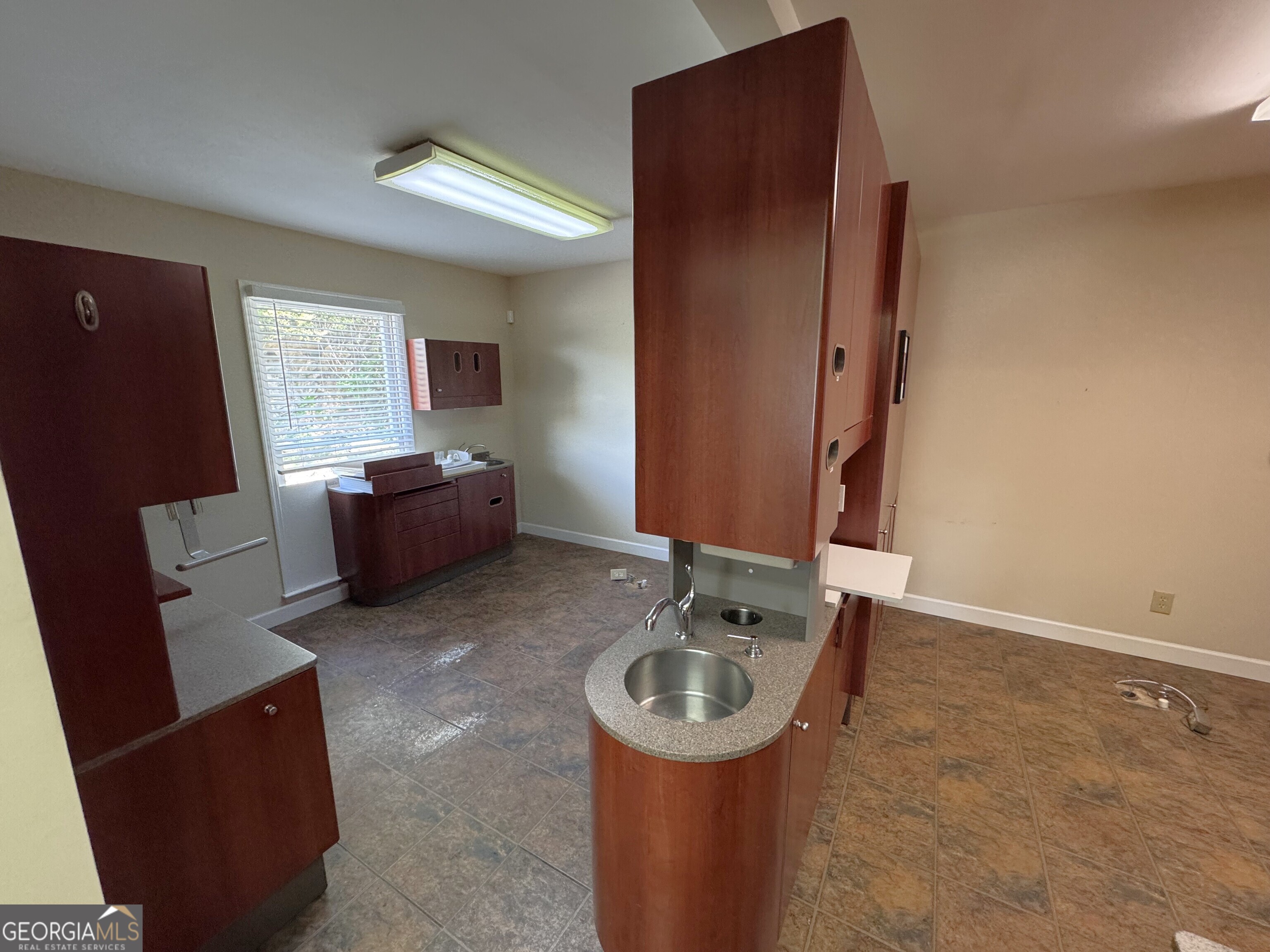 471 S Main Street Property Photo 8