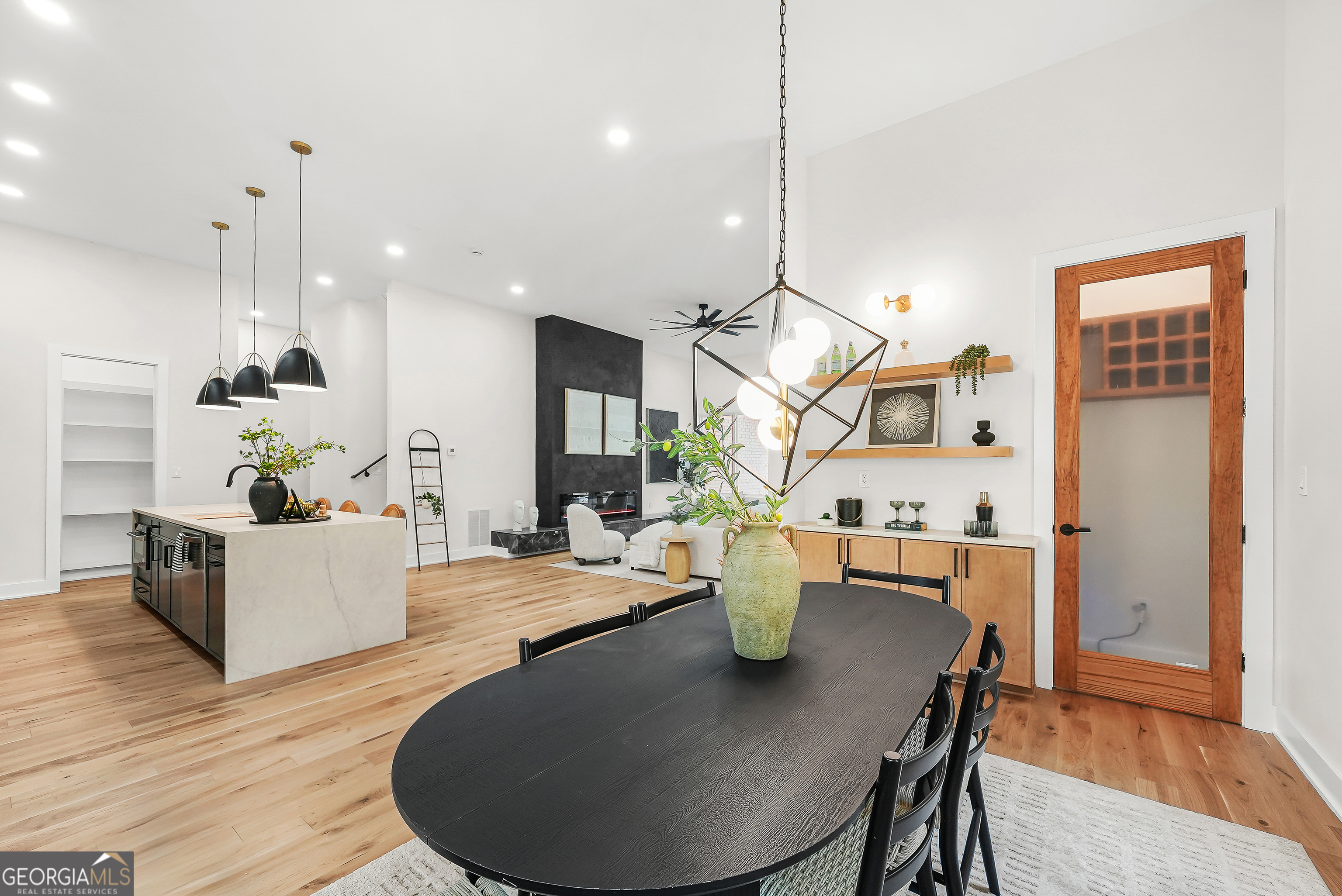 808 East Avenue Property Photo 12