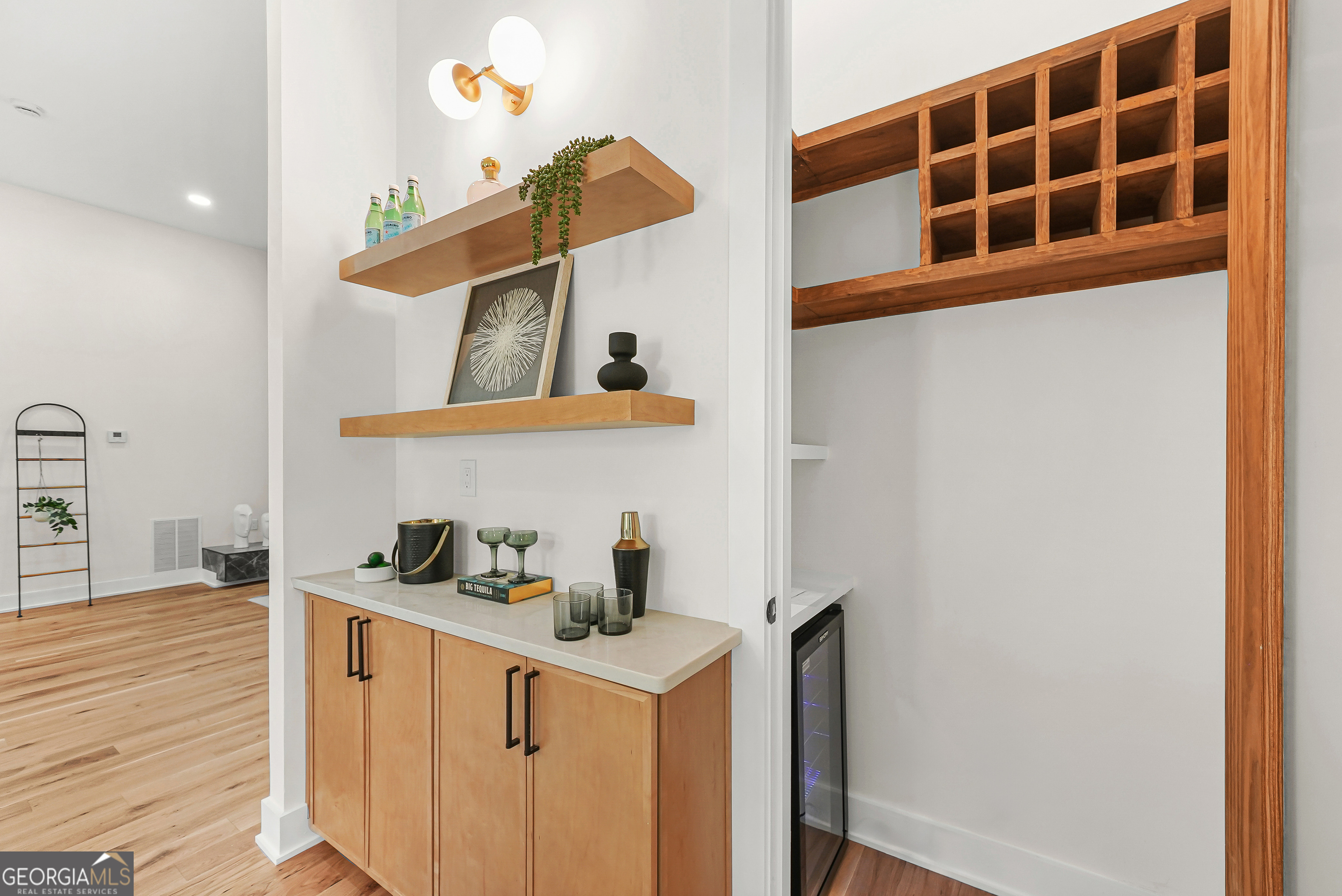 808 East Avenue Property Photo 13