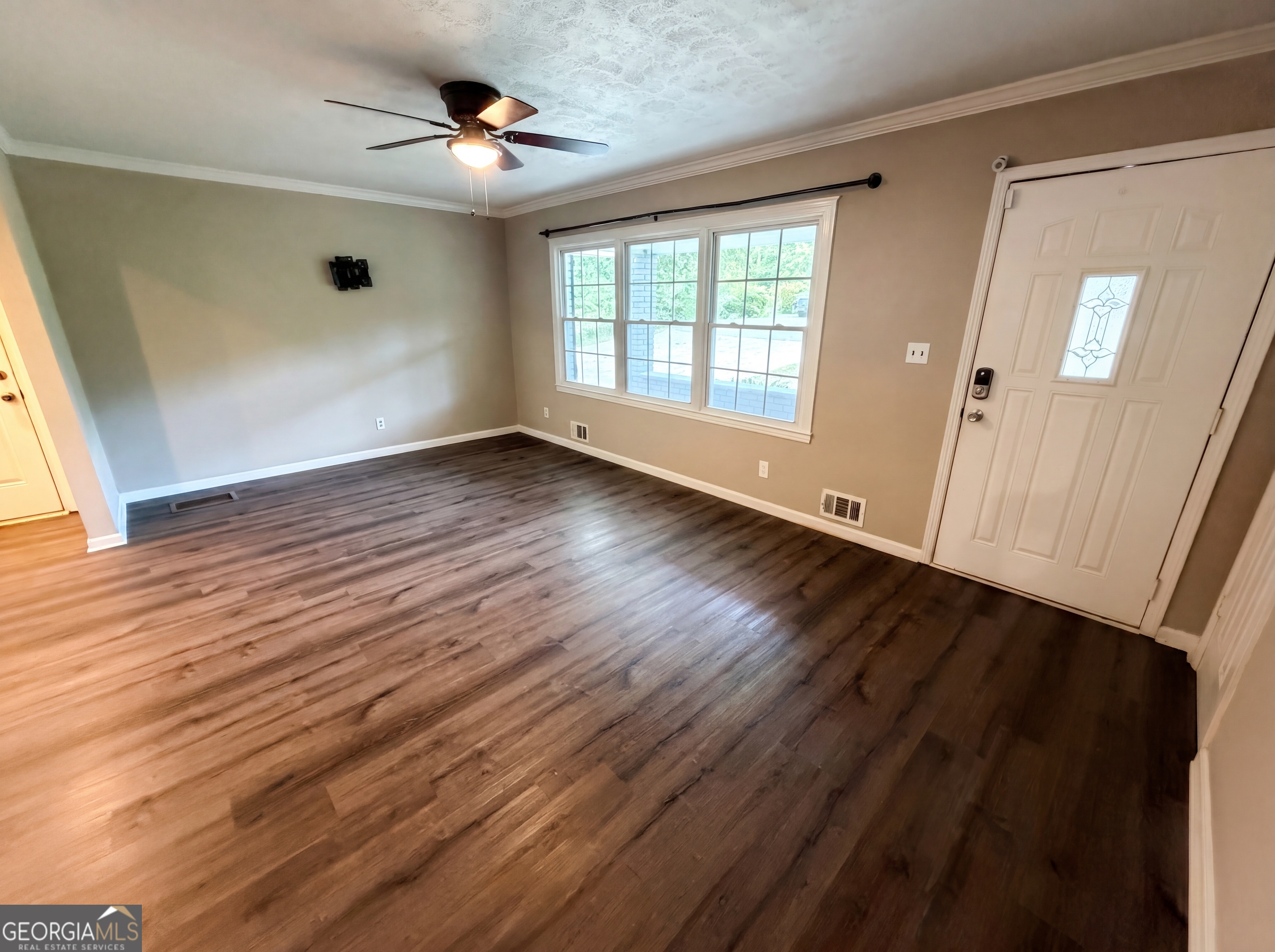 190 Stroud Drive Se Property Photo 3