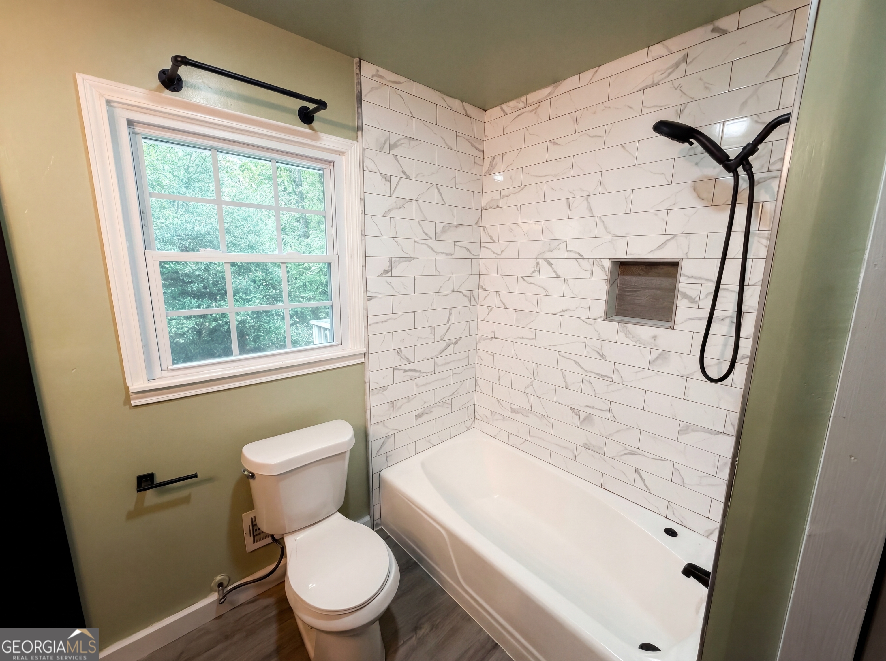 190 Stroud Drive Se Property Photo 10