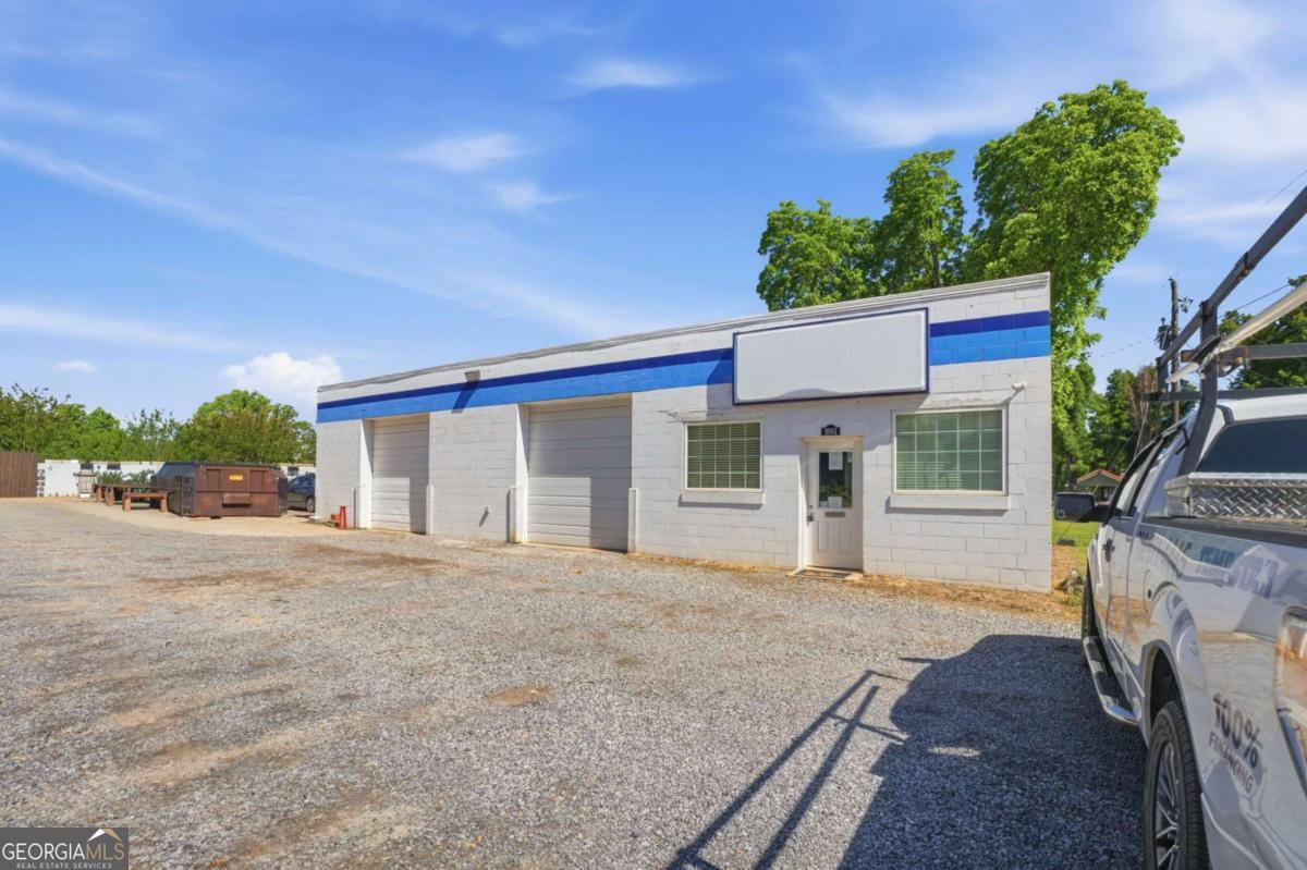 1693 52 Alt Highway Property Photo 2
