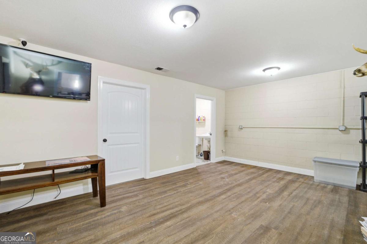 1693 52 Alt Highway Property Photo 8