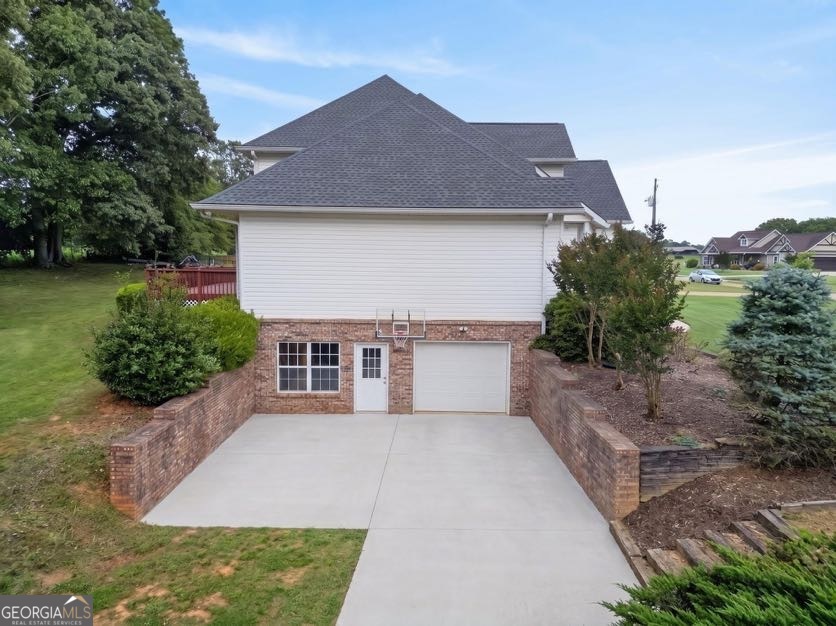 15 Fast Lane Property Photo 12