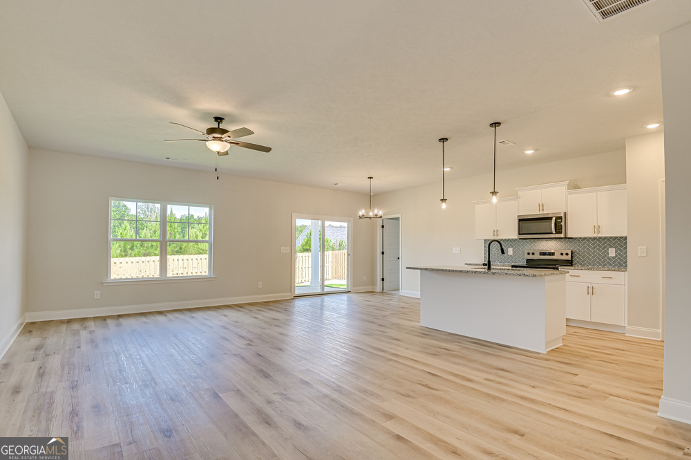 205 Palmetto Loop Property Photo 8