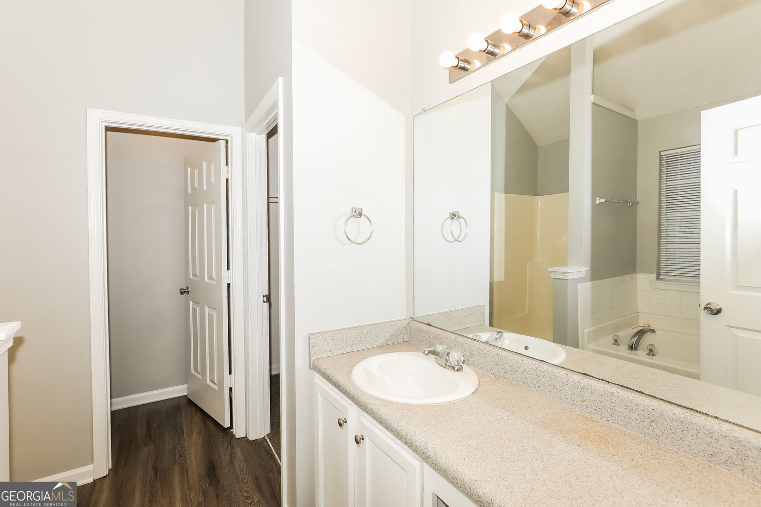 11235 James Madison Drive Property Photo 15