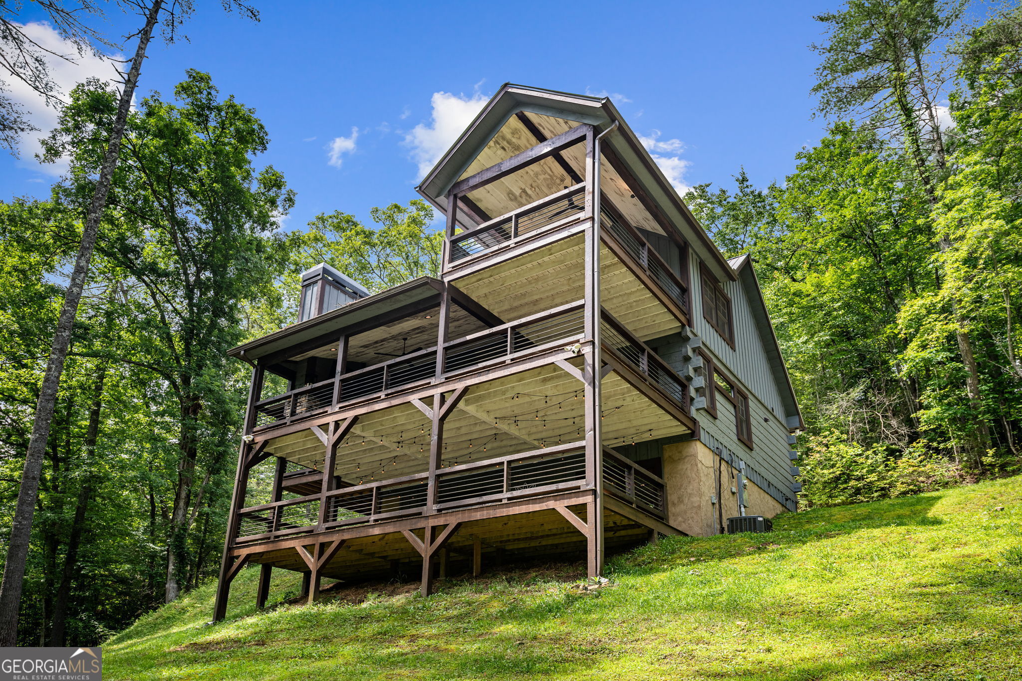 215 Twin Creeks Property Photo 1