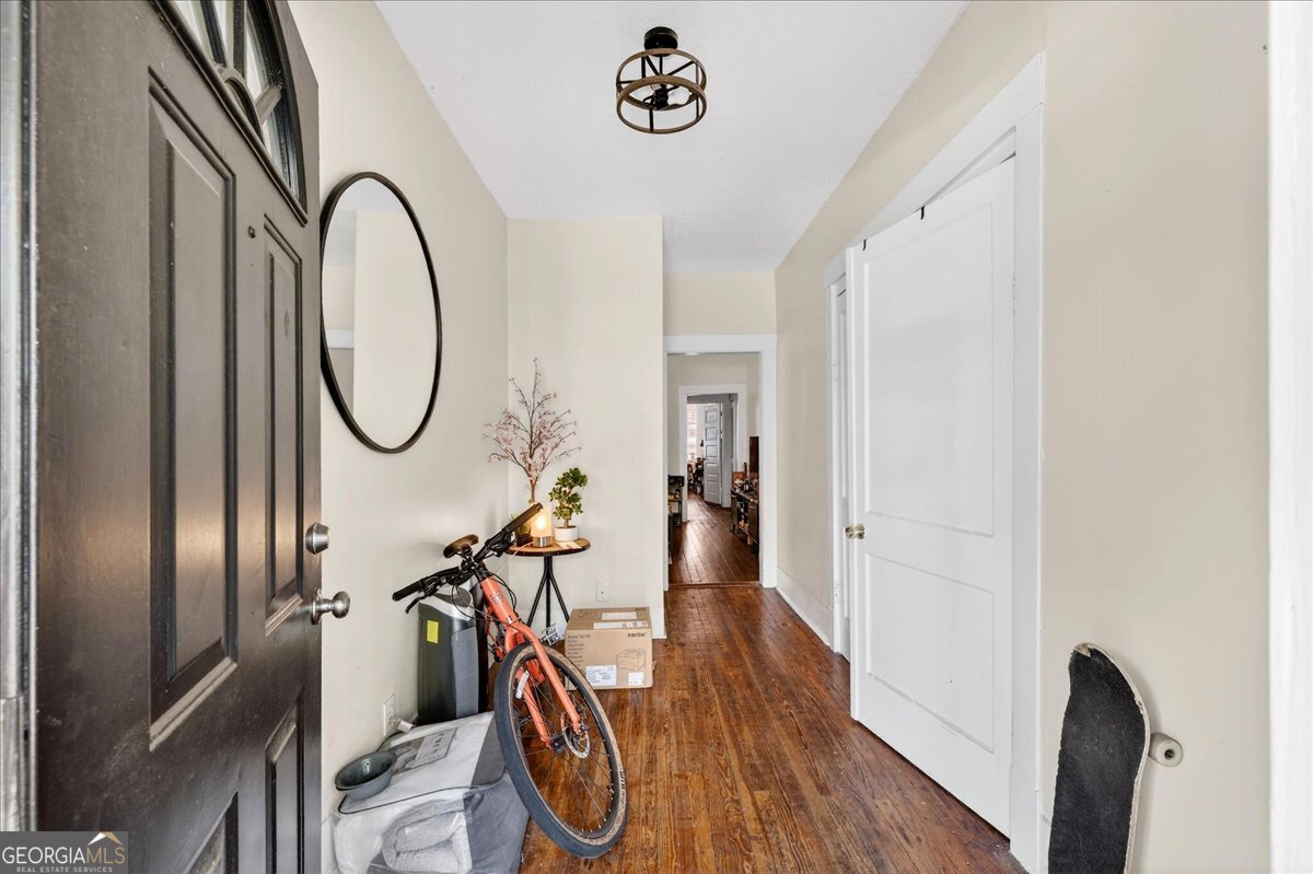 515 E Duffy Street Property Photo 4